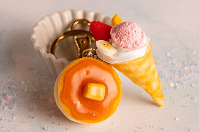 キーリング（キーホルダー） ホットケーキ×クレープ（ピンク）　食品サンプル グッズ　ハンドメイドのサムネイル