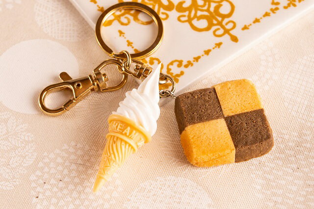 キーリング（キーホルダー） クッキー×ソフトクリーム バニラ　食品サンプル グッズ　ハンドメイド