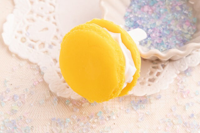 コンセントキャップ マカロン黄色 食品サンプル グッズ ハンドメイド