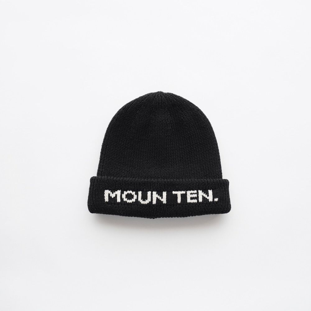 Product:MOUN TEN. watch capMOUN TEN. のロゴ入りワッチキャップ ふっくらとしたボリューム感がありながら、ソフトで軽量なリブニット帽です。折り返し部分に、ジャガード編みでMOUN TEN.のロゴが入っています。折り返しても折り返さなくても良い、絶妙な長さで、通年使用していただけます。 Size:FREEMaterial:Cotton 55% Polyester 45%About Brand: 🇯🇵MOUN TEN. (マウンテン) ／ 日本子供にとって快適な洋服であるために”スポーツ”　”ワーク”　”ミリタリー”　を軸に機能的な素材、パターン、ディテールを考えながら日常に溶け込むような、シンプルで洗練されたデザインを心がけているブランド。 男の子でも女の子でも、大人でも着たくなるような、、、ストリートでもアウトドアでも、いつでもどこへでも着たくなるような、、、そんな愛着のわく一着を目指しています。