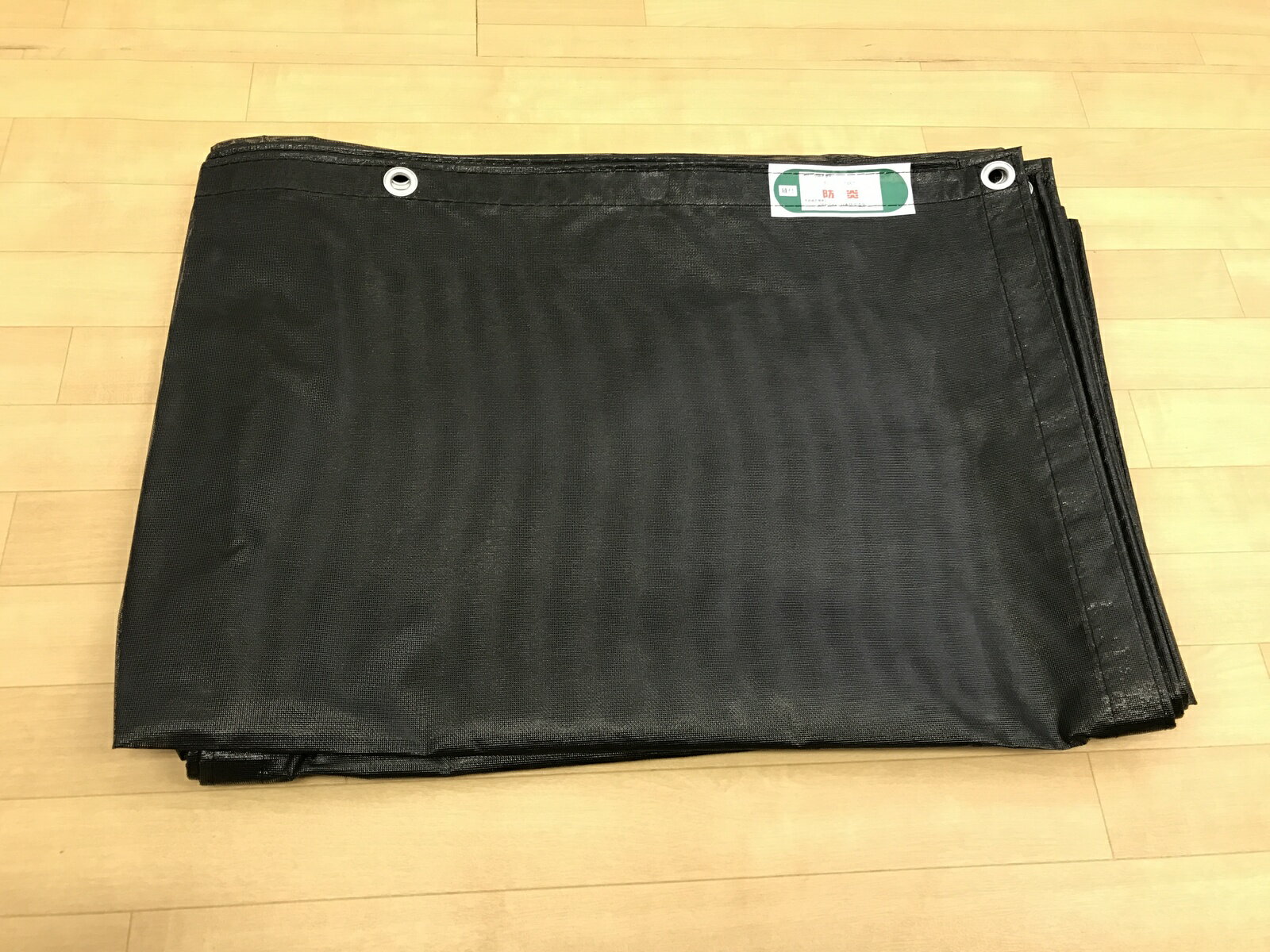 仮設足場資材　新品　メッシュシート2類1.2M×6.3M　黒　ハトメピッ千450mm　1梱包10枚入り　10枚セット(他の商品もありますので、一緒にご検討ください。)