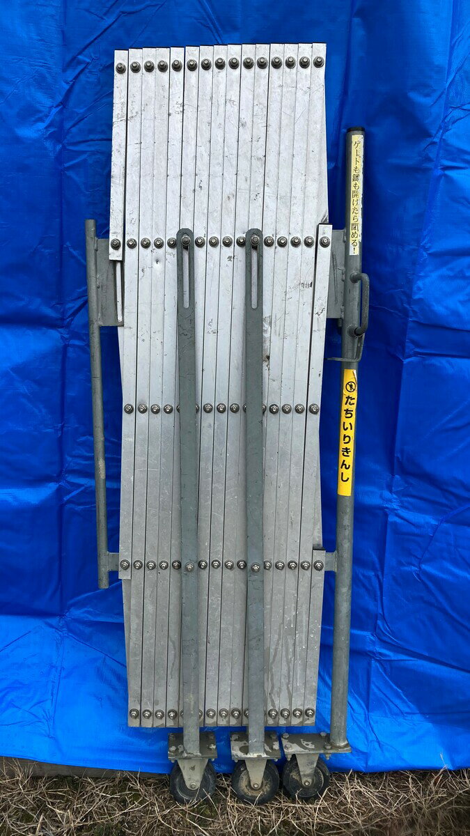 仮設足場材　アルミキャスターゲート54型　中古　H約1.5m　幅約5,400mm　片開き（左右固定兼用）　簡易型(アルミキャスターゲート108型中古もあります。)