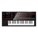 ROLAND JD-Xi Analog/Digital Crossover Synthesizer シンセサイザーアナログとデジタル、2つの異なるサウンド・エンジンをコンパクトなボディに凝縮したアナログ/デジタルクロスオーバー・シンセサイザーJD-Xiはアナログ回路とINTEGRA-7同等のSuperNATURALシンセ音源を搭載した、アナログ/デジタルのクロスオーバー・シンセサイザー。さらにパターン・シーケンサーやボコーダーなど様々な機能をコンパクトなボディに凝縮。自在にツマミでコントロールできる重厚なアナログ・ベースやリード・シンセや、パッド、ストリングス、ブラスなどのPCMシンセ・サウンドが満載。STANDARD FEATURESアナログとデジタル、2つのサウンド・エンジンを搭載したアナログ/デジタル クロスオーバー・シンセサイザーアナログ・シンセ音源による重厚なシンセ・ベースやシンセ・リードのサウンドJUPITER-80やINTEGRA-7と同等のSuperNATURALシンセ・サウンドリアルタイム/ステップ/TR-REC、様々な録音方法に対応し、気軽にフレーズを作成できるパターン・シーケンサーオート・ピッチ、ボコーダーなどのエレクトロ・ボイスを演奏可能　（グースネック・マイク付属)効果的な4系統のエフェクター（エフェクト1、エフェクト2、ディレイ、リバーブ）Mac/PC での使用に便利なUSB MIDI/AUDIOインターフェース機能ダウンロードサイトAxial より、音色やパターンをダウンロードして追加可能アナログとデジタル、2つのサウンド・エンジンを搭載したアナログ/デジタル クロスオーバー・シンセサイザー新開発のアナログ回路は、アナログ・オシレーターならではの太く存在感あるサウンドが特長です。オシレーター・タイプは「のこぎり波」「三角波」「矩形波」の三種類から選択可能。分厚いシンセ・ベースを作るときなどに有効なサブ・オシレーターも備え、1 オクターブ下/2 オクターブ下から選ぶことができます(サブ・オシレーターは矩形波のみ)。また、音のキャラクターを決定づける重要な要素であるフィルターも、アナログ・タイプのローパス・フィルターを実装しています(アナログ・シンセ・パートでのみ使用可能)。デジタル・シンセ・パートには、JUPITER-80やINTEGRA-7、FA-06/08と同等のSuperNATURALシンセ・エンジンを採用。アナログ・シンセ・エンジンだけではカバーできない、きらびやかなPCMサウンド、近年のエレクトロ・ダンス・ミュージックなどに不可欠なSuperSawに代表されるアナログ・モデリング・サウンドを演奏することができます。オート・ピッチ、ボコーダーなどのエレクトロ・ボイスを奏でるボーカル機能独特の音程変化を得るオート・ピッチやボコーダーなど、ロボットのような音声変化を楽しむことができます。これらはバンド内での使用も想定し、演奏する環境に合わせてマイクの感度などを綿密に調整することもできます。さらに、鍵盤を弾かなくても音声に効果をかけることができるオート・ノート機能も搭載。ボーカリストやギタリストがエフェクターを使う感覚で音声変化を気軽に楽しむことも可能です。音声入力用のグースネック・マイクが付属しているので、これらのボーカル機能をすぐに楽しむことができます。気軽にフレーズを作成できる4トラックのパターン・シーケンサーデジタル×2、アナログ×1、ドラム×1、合計4トラックのパターン・シーケンサーは、鍵盤の演奏や各ノブの情報も記録して繰り返し再生することができます（最大4小節）。録音方式は直接鍵盤を演奏していくリアルタイム録音の他、鍵盤の演奏をステップごとに記録するステップ録音、そしてRoland TR-808をその起源とする伝統的なTR-RECにも対応。また、パターン再生中に任意のパートをミュートすることもでき、"パートの抜き差し"で曲に展開を付けるパフォーマンスや、楽曲の構成を考える際などにも便利です。作成したパターンのテンポに合わせてクリックを出力することも可能なので、Mac/PC を持ち込まず手軽に同期演奏を楽しみたいバンド・ユーザーにも最適です(クリック出力時は、オーディオ出力がモノラルになります)。高音質のPCMドラム・キット様々なリズムを作り出す、エレクトロニック・ドラム、アコースティック・ドラムの高品位ドラム・キットを収録。キット内のインストごとにエンベロープ、ピッチなどのエディットも可能です。また、JD-Xi本体に収録されているドラム用の波形から、お好みのサウンドを並べて自分だけのドラム・キットを作ることも可能です。例えば、TR-808のバス・ドラム、TR-909のスネア・ドラム、TR-606のハイハット、TR-727のパーカッションを組み合わせる、といった具合に、楽曲やパフォーマンスに合わせたキットを用意しておくことができます。効果的な4系統のエフェクターエフェクト1、エフェクト2、リバーブ、ディレイ、計4系統のエフェクターを内蔵。エフェクト1ではディストーション、ファズ、コンプレッサー、ビット・クラッシャーから一つ、エフェクト2ではフランジャー、フェイザー、リング・モジュレーター、スライサーから一つを選択して使用できます。そしてアナログ・パート、デジタル・パート1、デジタル・パート2、ドラム・パート、それぞれ独立して各エフェクトのオン/オフが可能です。ダウンロードサイトAxialより、追加音色やパターンを提供ローランド・シンセサイザーの追加音色をダウンロード可能な音色ライブラリー・サイト AxialにJD-Xi専用の追加音色やパターンをアップ予定。新しい音色やパターンを無料で取り入れ、自由にカスタマイズできます。また、Axialでは他のローランド・シンセサイザー用音色も多数用意。先進エンジニアとアーティストが手がけた、様々なサウンドをダウンロードいただけます。主な仕様鍵盤 37ミニ鍵盤（ベロシティー対応）音源 最大同時発音数129 音 （デジタル・シンセ／ドラム・キット：128、アナログ・シンセ：1） ※デジタル・シンセは最大同時発音数64音パート数 4 パート （デジタル・シンセ・パート＝ 2、ドラム・パート＝ 1、アナログ・シンセ・パート＝ 1）トーン デジタル・シンセ・トーン（SuperNATURALシンセ） アナログ・シンセ・トーン PCM ドラム・キット ※ アナログ・シンセ・トーンは、オシレーター、サブ・オシレーター、フィルター部分をアナログ回路で構成しています。エフェクト Effect1（Distortion、Fuzz、Compressor、Bit Crusher） Effect2（Flanger、Phaser、Ring Mod、Slicer） Delay ＝ 2 種類 Reverb ＝ 6 種類パターン・シーケンサー トラック数＝ 4ボーカル機能 Vocoder Auto Pitch Auto Noteその他機能 フェイバリット アルペジオコントローラー ピッチ・ベンド／モジュレーション・ホイールディスプレイ 16 文字2 行LCD接続端子 PHONES 端子（ステレオ標準タイプ） OUTPUT 端子（L/MONO、R）（標準タイプ） INPUT 端子（LINE「MONO」もしくはGuitar 入力）（標準タイプ） MIDI 端子（IN、OUT） USB COMPUTER 端子（USB Hi-Speed AUDIO ／ MIDI 対応） ※パソコンのUSB 端子とUSB ケーブルはHi-Speed USB 対応のものをお使いください。 DC IN 端子 MIC INPUT 端子（XLR タイプ, アンバランス）電源 AC アダプター消費電流 1,000mA外形寸法 575（幅）×245（奥行）×85（高さ）mm質量 （AC アダプターを除く）2.2kg付属品 取扱説明書 AC アダプター マイク 保証書 ローランド ユーザー登録カード