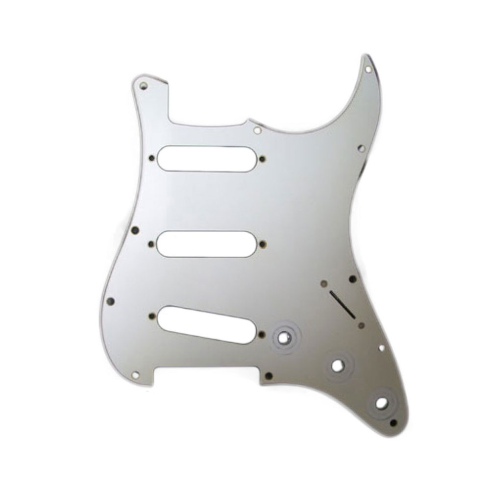 Montreux 73-76 SC pickguard relic Retrovibe Parts No.994 ピックガード※ギターパーツの取り扱いには、相応の技術と知識が必要になります。自己責任にて取り扱い可能な方のみ、ご検討下さい。取り付け時に起った、楽器及びパーツの破損・損傷等につきましては当店は保証出来ません。あらかじめご了承下さい。※画像はサンプルです。詳しくは商品説明をご覧ください。淡いパーチメント3プライが基本です。現行のFender USAがテンプレートですが、Fender Japanにもほぼ適合します。ネジ2種（ピックアップ、レバースイッチは丸頭）付属。-ルックス・価格・機能のバランスを実現したレリック・フィール・パーツ現行のメタルパーツ及び合成樹脂パーツに、熟練したレリック師が手を加えた、レトロムード溢れるカスタムパーツがRetrovibe partsシリーズ。特定の生産年代や仕様に拘らずギターをレリック風にドレスアップしたい、幅広いユーザーにお勧め。カスタムの原型となるのは何れも厳選された高品質のパーツであり、扱いやすさ・実用性では、オリジナルのヴィンテージ・パーツ以上とも言えるでしょう。(注)レリック仕様は完全ハンドメイドのため、個体差がありますので御了承下さい。(注)各パーツのボディへの取り付けは、リペアショップ・工房のプロフェッショナルへの依頼をお薦め致します。　