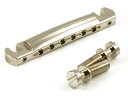 KLUSON クルーソン VINTAGE LIGHTWEIGHT ALUMINIUM WRAPAROUND STOP BAR/Nickel テールピース※ギターパーツの取り扱いには、相応の技術と知識が必要になります。自己責任にて、取り扱い可能な方のみ、ご検討下さい。個人的に取り付け時に起こった、楽器及びパーツの破損・損傷等につきましては当店は保証出来ません。あらかじめご了承下さい。アルミ製ラップアラウンドストップバーです。Light Weight 35g