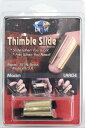 Thimble Slide Maxim DHW011 Largeシンブルスライドは、指に付けたまま使用するギタースライド。 付けたまま指先を使えるので、コード演奏など通常の演奏とスライド奏法を途切れる事無く使い分ける事が出来ます。 スライド面は約2.5cm有り、3つの弦を同時にスライドする事が可能です。ブラスを削りだして作られるシンブルスライドは、アメリカの工場で丁寧に作られています。この商品「DHW011 Large」は、ラージサイズです。サイズの目安シンブルスライドは、薬指に取り付け、指先が6~10mm 出る形で使用する様デザインされています。指先6~10mmの位置で指の横幅をご確認下さい。Large：17〜18.5 mm　