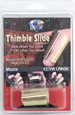 Thimble Slide Maxim DHW012 Extra Largeシンブルスライドは、指に付けたまま使用するギタースライド。 付けたまま指先を使えるので、コード演奏など通常の演奏とスライド奏法を途切れる事無く使い分ける事が出来ます。 スライド面は約2.5cm有り、3つの弦を同時にスライドする事が可能です。ブラスを削りだして作られるシンブルスライドは、アメリカの工場で丁寧に作られています。この商品「DHW012 Extra Large」は、エクストララージサイズです。サイズの目安シンブルスライドは、薬指に取り付け、指先が6~10mm 出る形で使用する様デザインされています。指先6~10mmの位置で指の横幅をご確認下さい。Extra Large：18.5〜21.5 mm