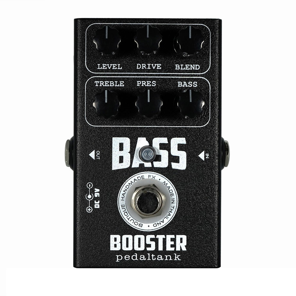 Pedal Tank ペダルタンク Bass Booster ベースエフェクターペダルタンク / ベースブースターPedalTank Bass Boosterは、ヴィンテージからモダンスタイルまで、トラディショナルなベースサウンドの全周波数帯をカバーするベース用ブーストペダルです。単にブースターとしてだけでなく、ベースオーバードライブサウンドを作ることも可能。複雑で使いにくいマルチラックシステムを使わずとも、ブースターからオーバードライブまでがこのペダル1台で完結します。ベースプリアンプ同等の操作性を、コンパクトサイズで実現しました。Bass Boosterは、ベースサウンドを自由にカスタマイズできるよう、多彩なコントロールを搭載しています。必要なベースサウンドを簡単に作ることのできるペダルです。●コントロールLevel：音量を調整します。Drive：ダイナミックゲインを調整します。歪ませることもできます。Blend：プリアンプシミュレート回路のエフェクトサウンドと入力されたクリーンサウンドをブレンドすることができます。Treble：中域〜高域を調整します。Bass：低域を調整します。Presence：ベースのアタックと倍音成分を調整します。●スペシフィケーションサイズ：62×106×50mm消費電流：50mA駆動電圧：9VDCインプットインピーダンス：1MΩトゥルーバイパス