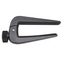 MORRIS DSC-06 BK DUAL SIDE CAPO BLACK ギターカポタストデュアル・サイド・カポは、クラシックギターの様なフラットな指板と、一般的なアコースティックギターや、エレキギターの様にアールの付いた指板の両方に使えるカポタストです。弦を押さえる強さをネジで微調整出来るので装着時のチューニングの狂いを最小限に抑えることが出来ます。カラー：ブラック