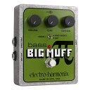 ELECTRO-HARMONIX Bass Big Muff Pi Distortion/Sustainer ベースビッグマフ ベースエフェクター■Overviewファズ／ディストーションの代名詞Big Muffは、1968年の登場以来40年に渡り、無数のギタリストとベーシストを魅了してきました。そのBig Muffをベースに最適化し、更なる進化を遂げたのがBass Big Muffです。ベーシストに人気の高いアーミーグリーンのロシア版Big Muffを基に、Bass Boost / Norm / Dryスイッチを追加しました。Dryのポジションでは、ドライ音を加えられます。歪みのエフェクト成分とドライ音の芯の太さが両立し、完璧なベース用ドライブサウンドを実現する理想的なベース用ディストーションです。■Specs・Bass Boost/Norm/Dry Select Switch・Dry Output・Effect Output・True Bypass・寸法：91mm(W) x 118mm(D) x 50mm(H) 360g・電源：9Vバッテリー or 9V DCセンターマイナスアダプター JP9.6DC-200(別売)