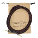 NAZCA 119-07-SS40 HiFC CABLE 4m SS ギターケーブルこれまでにない新素材を使用して作成されたNAZCAブランドの国産ギター、ベース用ケーブルです。ギター本来の原音に忠実に、かつ立ち上がりの速いサウンドを可能にしています。ケーブルの外装に糸編組が巻かれたモデル。プラグ形状は両方共ストレートプラグ。【HiFC素材について】NAZCA HiFC CABLEには「HiFC」と言う高機能純銅が使用されています。これまで長らくギター、ベース業界のケーブルとして使用されてきたのが一般的にOFCと呼ばれる素材でした。そのOFCとHiFCの違いとは一体何か？それは、使用されている銅材にチタンが含まれているか、いないかによります。HiFCとは銅材に極微量なチタンを添加し、銅中の不純物を制御した物なのです。不純物を制御する事により銅材の持つ本来のポテンシャルを高いレベルまで引き出すことが可能になります。HiFCは銅材の高純度銅では6N（純度約99.9999％）相当と言う高い測定結果があります。これは、銅材としての軟化特性や耐久性を表す数値で通常のOFCケーブルでは3N〜4Nが標準なので数値的にもその優位性は証明されています。※本来なら4N相当の純度ですがHiFC化によって6N相当を実現しています。HiFC化によりこれまでのOFCケーブルよりも滑らかなしなり具合と優れた耐久性が得られています。※HiFCは日立金属株式会社の登録商標です。【サウンド特性】ギター、ベース共に中域のアタック感に優れ、ドライブサウンドやバンドでのセッションなど楽器その物の原音感を失うことなく抜けの良いサウンドとなっています。逆に原音感を全く必要としないメタル系の歪には原音がしっかりと活きてしまうため、不向きな面もありますが、ギターやベースその物のサウンドを使いたいプレイヤーには最適なケーブルと言えるでしょう。HiFC CABLEプラグ形状：SS長さ：4mMADE IN JAPAN