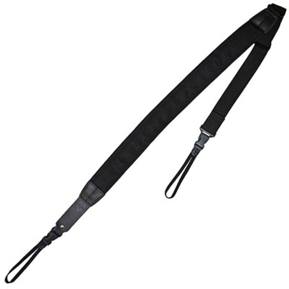 Neotech Slimline Banjo Long BK Webbing 8201532 バンジョーストラップNeotech 社の製品は「コントロールストレッチ」と呼ばれるデザインコンセプトで作られています。柔軟なショルダーパッドが、肩と首の輪郭に沿って重量をより大きなエリアに効果的に分散させ、ショックアブソーバーとして作動します。首と肩へのプレッシャー疲労、および衝撃を減らす事により体感重量を大幅に軽減し、長時間のギグも可能にします。アタッチメントには、機能性や信頼性の高いパーツが使用されており、モノトーンのシンプルなルックスは、内容を優先したコンセプトの証でもあります。このストラップの肩パッドには、抗菌性の低反発素材が使用されています。「弾性」を抑え「粘性」を上げたフォームで、衝撃吸収性フォームの特性も有しております。　負荷がかかる部分をパッドが包み込み、優しく衝撃を保護します。肩に合わせて形が変わるため、快適なフィット感が得られ、重量があるバンジョーにも軽快な着心地が実感できます。　また、パッドは汗などの湿気を吸い取って外に逃がすので、汗による不快感を軽減します。【サイズ】　全長：最大約1505mm、最小約1445mm　パッド：全長約670mm、幅約57mm