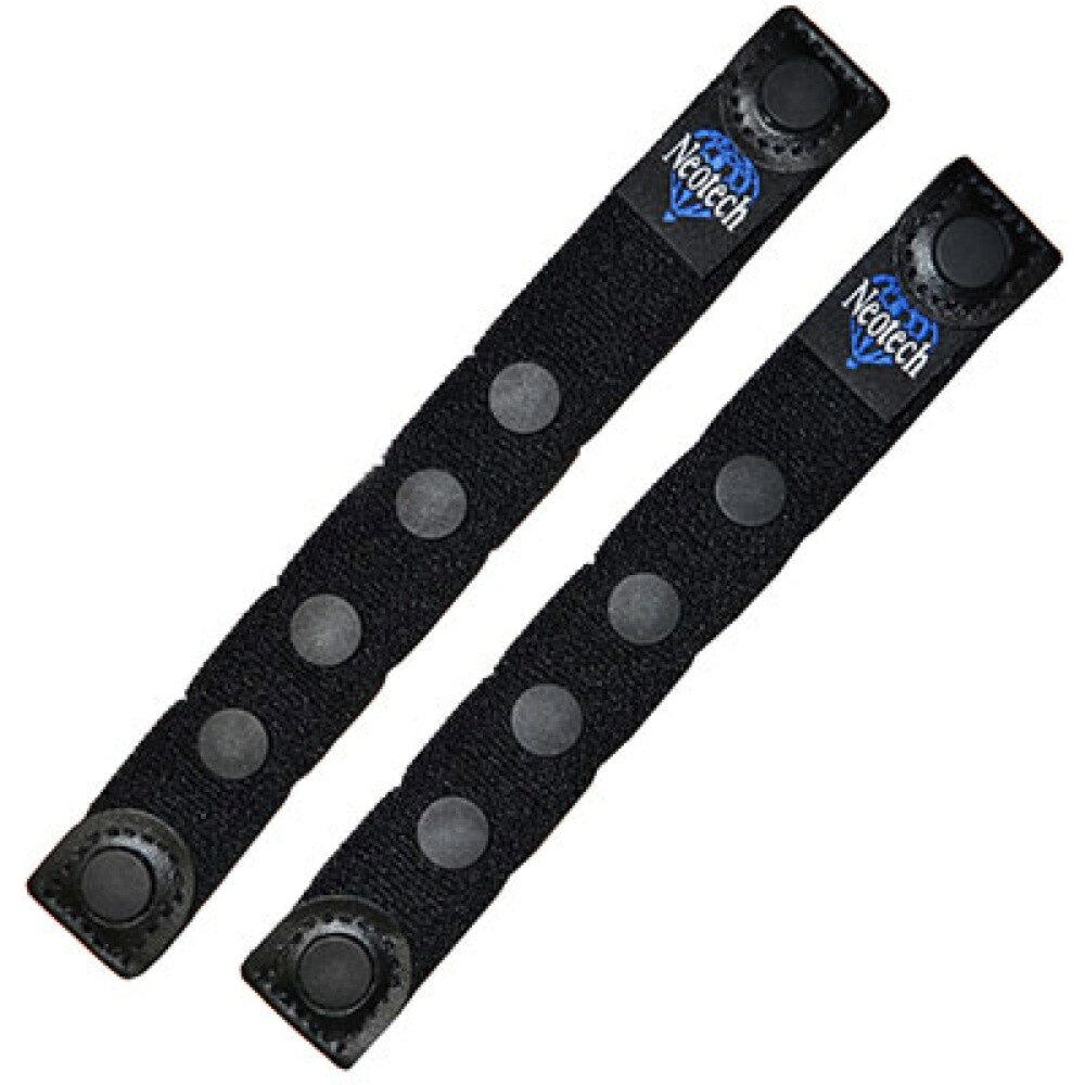 Neotech Stomp Stopper 2-Pack #5001382 ストンプストッパーAccessoriesStomp Stopperこのストッパーは、繊細なケーブルやジャックをダメージから守ります。スナップボタン式で簡単ワンタッチ！ハンドルやストラップなどにつなげて楽器や機材のケーブルを一緒に留めることにより、ケーブルの切り替え接続にかかる時間の短縮にもなります。ゴム素材テープなので滑りにくく、ケーブルがしっかり留まります。誤って踏んだり、機材の下敷きにするなどによる、プレイ中のトラブルを防ぐための機能性に優れたデザインです。2-Pack(2本入り）全長A：200mm全長B：190mm幅：15mm