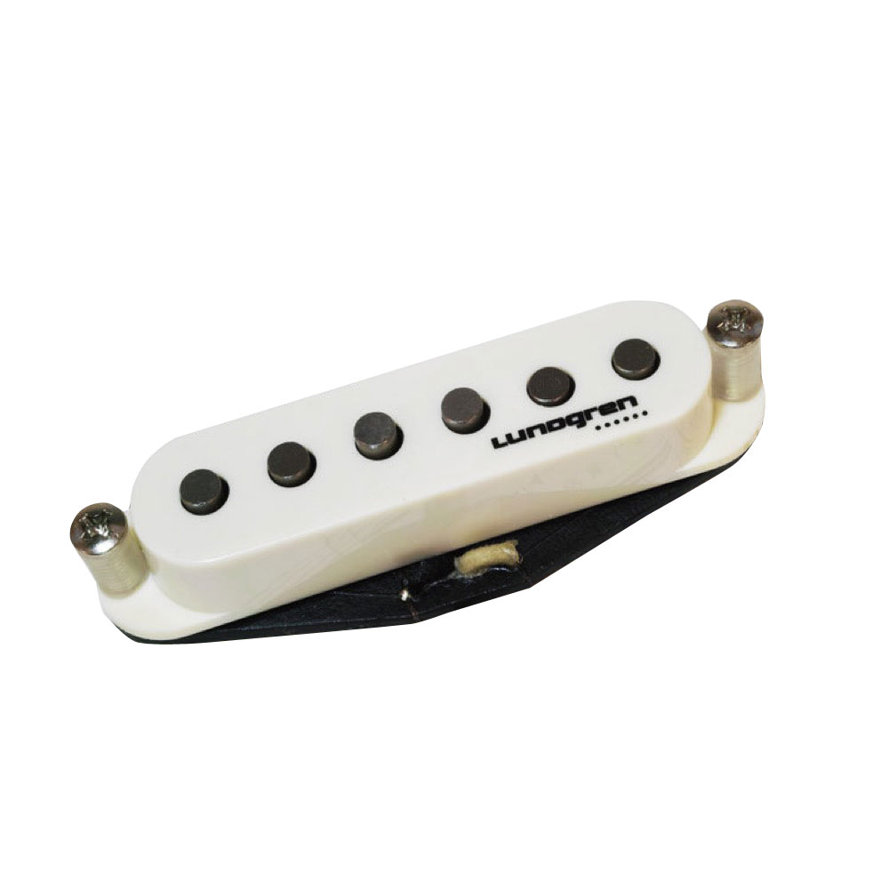 Lundgren Guitar Pickups Stratocaster Blues Bridge ブリッジ側 エレキギター用ピックアップ※ギターパーツの取り扱いには、相応の技術と知識が必要になります。自己責任にて取り扱い可能な方のみ、ご検討下さい。取り付け時に起った、楽器及びパーツの破損・損傷等につきましては当店は保証出来ません。あらかじめご了承下さい。Stratocaster Bluesピックアップは、Lundgren Guitar Pickups Stratocaster '60s Vintageモデルをベースに作られたモデルです。'60s Vintageモデルと比べて、若干出力が高く中音域寄りのサウンド特性のため、その名のとおりブルースなど中音域の厚みがあり力強いサウンドが求められるジャンルに最適なブリッジ用ピックアップです。特にLundgrenの'50s Formvarモデルと相性が良いので、ネック側とミドルに'50s Formvarモデル、そしてブリッジ側にBluesモデルの組み合わせがおすすめです。ブリッジ用