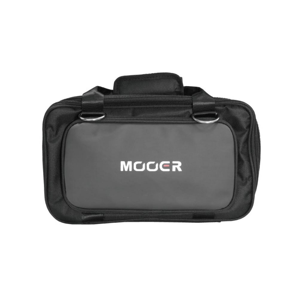 Mooer SC-200 Soft Carry Case for GE200ムーアー エスシーニヒャクソフトキャリーケースMooer SC-200 Soft Carry Case for GE200は、小型で多機能なマルチエフェクター、Mooer GE200の持ち運びや保管に最適な専用ソフトケースです。厚みのあるパッドで本体を保護し、さらに外側のポケットにはケーブル等を入れて持ち運ぶことができます。便利なショルダーストラップも付属しているので、肩にかけて持ち運ぶこともできます。・サイズ外寸（取っ手含まず）：37×22×11cm内寸：36×21×5cmポケット外寸：29×16×3cm※GE200本体は付属しません。