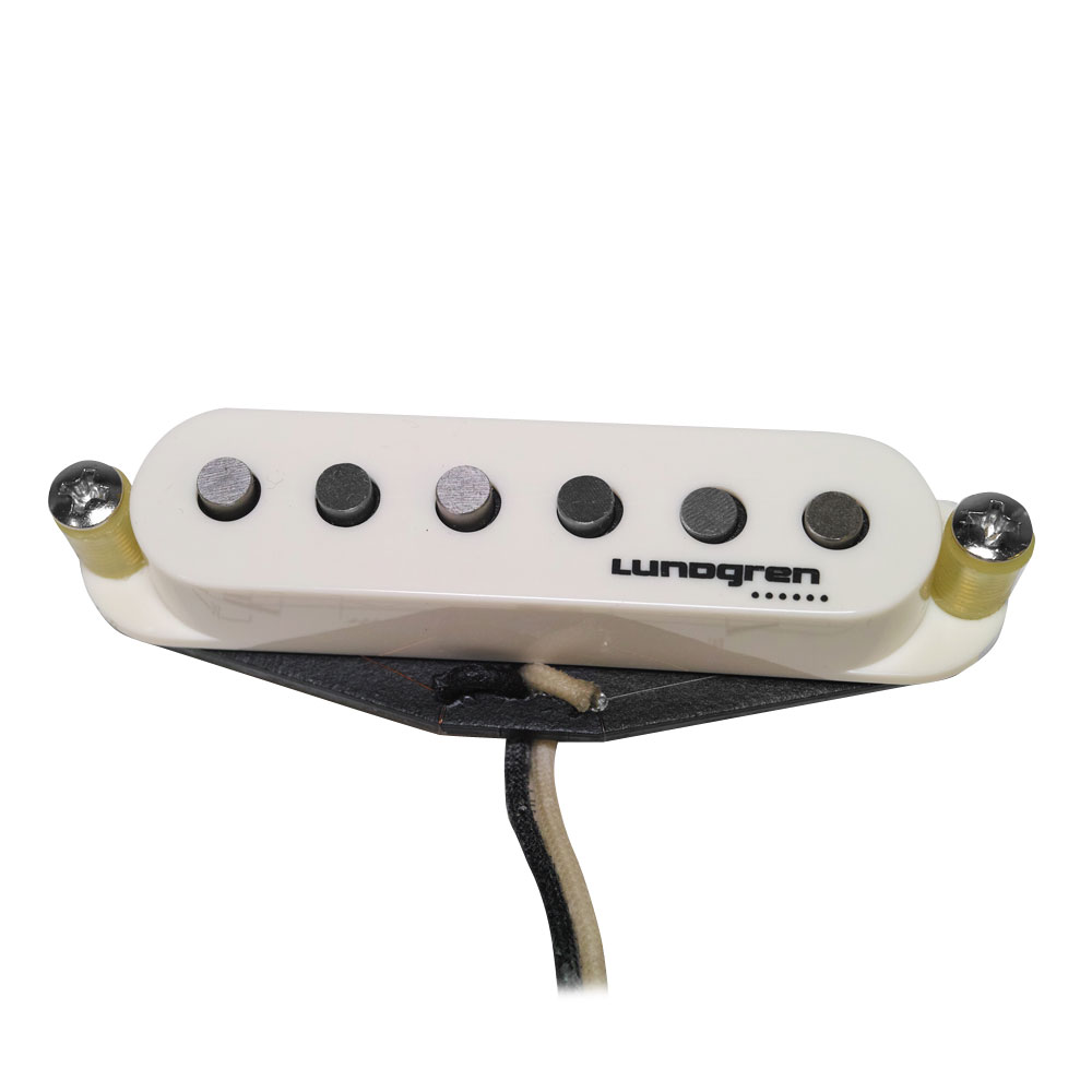 Lundgren Guitar Pickups Stratocaster '50s Formvar Bridge ブリッジ用 エレキギター用ピックアップ※ギターパーツの取り扱いには、相応の技術と知識が必要になります。自己責任にて取り扱い可能な方のみ、ご検討下さい。取り付け時に起った、楽器及びパーツの破損・損傷等につきましては当店は保証出来ません。あらかじめご了承下さい。Stratocaster '50s Formvarは、Lundgren Guitar Pickupsの中で最もポピュラーなストラトキャスター用ピックアップモデルです。我々がピックアップの制作を開始した17年前当初からのラインナップのひとつです。Stratocaster '50s Formvarのコイルには、1954年から1964年黄金期に作られたものと同じ、フォームバー皮膜のマグネットワイヤーが使われています。この時期のものを超えるビンテージピックアップを私たちは知りません。ブリッジ側ピックアップの出力が弱いと感じる方は、ブリッジ側用として「Blues」モデルや「Hot」モデルとの組み合わせがおすすめです！ブリッジモデルの出力：6.0Kブリッジ用