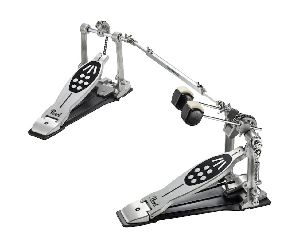 Pearl パール P-922 POWERSHIFTER REDLINE STYLE DOUBLE PEDAL ドラムツインペダルEliminator “REDLINE”のデザインを踏襲したエントリーモデル。異なるニュアンスのアクションを生み出すパワーシフター、軽量化を図ったクセのないアクションが特徴の真円カム、無段階調整可能なビーターアングルカムを装備。出荷時の状態でビーターアングルを通常（約45度）よりやや垂直気味にするなど、ビギナーが調整なしにすぐ使えるよう、エントリードラマー向けの初期設定も厳密に行っている。ドライヴ方式 Single Chainカム アルミダイカスト真円ホィールフットボード パワーシフタービーター DUO BEAT（DB-100）ビーターアングル 無段階ビーターアングルカムスプリングローラー フリクションレス・ローラーPowershifter(US.PAT.5574237)フットボードのヒール部に搭載のパールオリジナル・メカニズム。ヒール部のボルトをゆるめ、フットボードを前後3段階に移動することにより、異なるニュアンスのアクションを生み出す。軽量化を図った真円カムクセのないアクションが特徴。