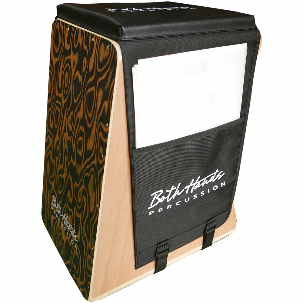 BothHands BH-PAD03 CAJON PAD カホンパッド座面に厚みの有る20mmのクションを使用し快適な演奏環境を整え、さらに両側面に配置されたポケットは、カホンブラシや譜面、ハンドシェイカーを収納できます。一般的な座面のサイズで多くのカホンに取り付け可能。ワンタッチで取り付けのできる面ファスナーバンド仕様。パッド部 : 幅270mm× 高さ250mm× 厚み20mm