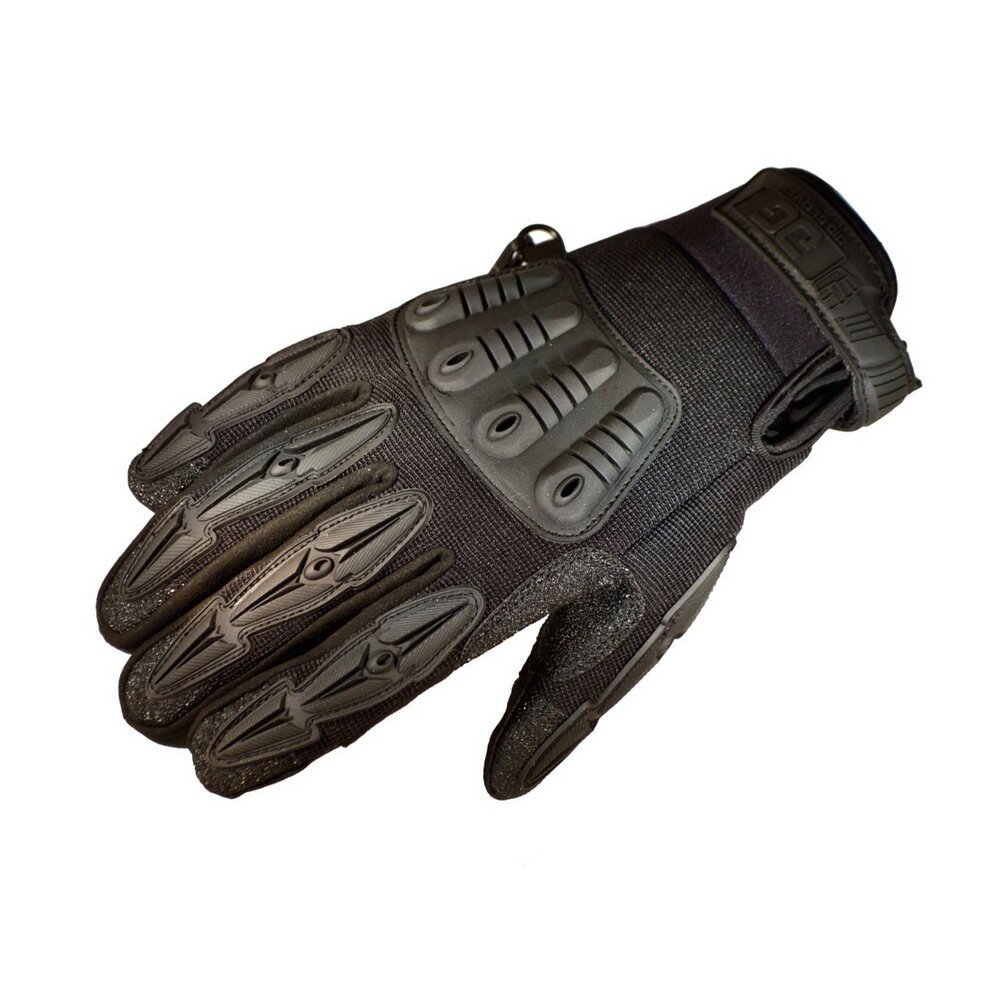 GiG Gear GIG GLOVES ONYX All Black X-Large グローブミュージシャンやアーティストの素晴らしいパフォーマンスを支える人々が、日々の仕事で酷使している最も貴重な資産、そう、あなたの手を保護する最高の道具、それがGig Glovesです。Gig Gloves ONYXは、オリジナルのGig Glovesのオール・ブラック・バージョンです。Gig Glovesのすべての機能を備え、ライブ・イベント、劇場、プロダクションなどで目立たないことが求められるプロフェッショナルのために、すべてのパーツを黒にしたモデルが開発されました。他の手袋では、明るい色のロゴやタグなどが付いていますが、GiG Gloves ONYXは"すべてが黒"のパーツで構成されています。まさにバックステージ・クルーにふさわしいグローブです。Gig Gloves ONYXは、オリジナルのモデルに比べて全体的にナイロンの縫製の強度が改善され、耐久性を高めています。また左右のグローブをまとめて保管できるように、フックが追加されました。指先を出せる部分の設計も見直され、通常使用時に指を伸ばしきったときにも、指先が露出しないように改良されています。Gig Golvesは耐久性に優れ、プロフェッショナルの皆さんの手をしっかりと保護します。あらゆる作業で使いやすく、ライブの現場でもオーディエンスの目に付きにくいオールブラックの仕様で、ライブ／エンターテイメント・ビジネスに関わる人々のために、これからも"妥協の無い"業務用グローブを供給し続けます。【FEATURES】・強度と耐久性に優れた素材が手を保護、通気性にもすぐれ長持ち。・ロゴを含め表面のすべての素材に黒を採用、バックステージでも目立たない。・手の甲側のTPR（熱可塑性ゴム）のモールドが、衝撃、摩擦、挟み込みから手を保護、関節の構造に合わせた設計で、長時間使っても疲れにくい。・手のひら側のパッド入りグリップが、運搬で力をいれたり滑りやすいコンディションでも手のひらを保護。・ドラムのチューニング、ギターのチューニング、六角レンチを回す、メディアやバッテリーを交換する、などの細かい作業をする場合は、手袋をしたまま、親指、人差し指、中指の指先を出すことが可能。・すべてのGig Glovesは、指先を出さない状態でもタッチ・スクリーンに対応。・左右のグローブをまとめて保管できるフック付き。サイズ：XLAll Black