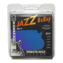 Thomastik-Infeld BB114 BeBop ラウンドワウンド ジャズギター弦おそらく本当の意味でジャズ専用のラウンドワウンド弦と呼ばれるものはこの弦だけではないでしょうか。それはこのBeBopシリーズの秘密をよく観察してみればおのずとわかるでしょう。まずはじめに、巻き弦の原料には非常に珍しい極細の素材がありえないほどの濃密さで芯線の周りに巻かれています。Swing Seriesとは素材や弦の構造は類似していますが、極細のニッケルの巻き線が弦の耐久性と、フラットワウンド弦と比べいくらか明るめの上質なジャズトーンを創造します。しばしばBebopを使用するプレイヤーの間で、「ピアノのような」澄み切った品質を持つ弦は他には無いだろうと語られているのは、良い音を作り出すことの研究に長年を費やし続けているThomastik社の弦だからこそとも言えるでしょう。もしあなたが本当に極め細やかで上質なジャズトーンを欲するのであれば、一度試してみる価値は十分あります。そしてフラットワウンドとは違う新しい感動と出会えることでしょう。BB1141st：E Plain Steel / .0142nd：B Plain Steel / .0183rd：G Plain Steel / .0224th：D Nickel Round Wound / .0325th：A Nickel Round Wound / .0406th：E Nickel Round Wound / .055