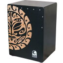 TOCA TCAJER-TM Extended Range Cajon Tiger Mask カホンタイガーマスクがデザインされた外観と共に、一回り大きなボディサイズは迫力のあるボトムラインを刻みます。内部の響き線は調整可能で、ドラムセットのようなスネアサウンドやキックドラムの音色を再現します。【SIZE】高さ：19.5インチ横幅：14インチ奥行き：11.5インチ