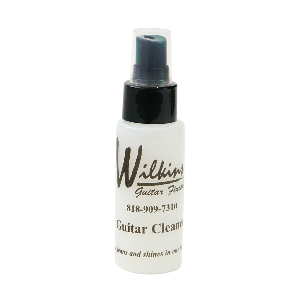 Wilkins Guitar Cleaner ギタークリーナーSadowsky、Lakeland、Spector等、ハイエンドなブランドの塗装をてがけるギタービルダー、パットウィルキンス。 アメリカ・ロサンゼルスに工房を構え、自身の名前、Wilkinsブランドでの活動の傍ら様々なギターメーカーから塗装業務を請け負っている。（通算顧客100社以上） ギターペインティングにおいて抜群の信頼感を獲得している彼が最終のセットアップで使用するのが独自開発したギタークリーナー。手垢や油分による汚れに対して劇的な効果を発揮し、塗装本来の輝きを保持する事ができる。シリコン含有量は微量に抑え、ラッカー塗装にも使用可能。その品質の高さからフェンダーカスタムショップに籍を置くギタービルダーにも愛用されている。 ※ラッカー塗装には対応しており万全を期しておりますが、初めてお使いの際は必ず目立たない部分でお試しいただきますようお願い致します。