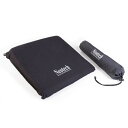 Neotech Posh-Rite Seat Cushion Black #2801112 楽器演奏用シートクッション楽器演奏時の正しい姿勢をサポートする弾力調整可能なクッション「Posh-Rite」。Posh-Rite Seat Cushion は座っている最中、前傾状態で座るので、正しい姿勢をキープする事が出来ます。正しい姿勢は、演奏中のブレスを安定させ、快適に演奏することができます。遠征などで遠い場所に行った時でも、簡単に持ち運べるように折り畳み可能です。座り心地も空気調整で自分に合った固さに調整出来ます。バルブを開けると自動的に空気が入り、自分で膨らみます。いつでも、どこでも、快適な座り心地を提供します。【サイズ】480mm × 470mm