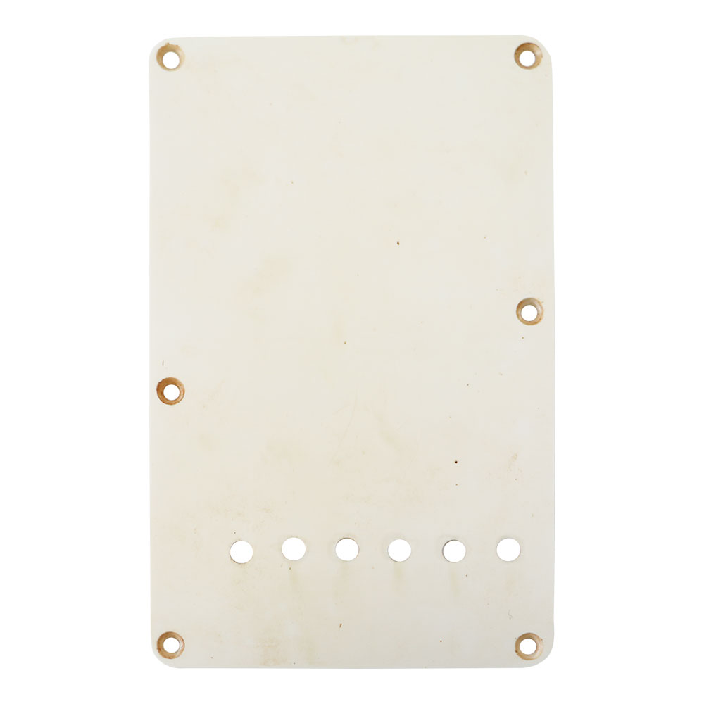 SCUD P-105RW-RH 11.2mmピッチ トレモロ用 ホワイト レリック バックプレート※ギターパーツの取り扱いには、相応の技術と知識が必要になります。自己責任にて取り扱い可能な方のみ、ご検討下さい。取り付け時に起った、楽器及びパーツの破損・損傷等につきましては当店は保証出来ません。あらかじめご了承下さい。国内外から優れた楽器パーツを集めリペアや製作の現場からも高い評価を受けているSCUD(スカッド)パーツです。普及率の高い汎用パーツから実用性の高いアイデアパーツまで 豊富なアイテムを取り揃えております。バックプレートトレモロ用11.2mmピッチ丸穴ホワイトレリック仕様