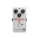 ELECTRO-HARMONIX Ram's Head Big Muff Pi ファズ ディストーション エフェクター ラムズヘッドビッグマフ数えきれないほどのレコーディングや有名なギターソロでそのサウンドで聴くことができ、多くの方に切望された1973年製の紫ペイントのRam’s Head Big Muffを忠実に再現しました。V2と呼ばれるこの時代のBig Muffは弦一つ一つのサウンドの明瞭な分離感と並外れたサスティンを実現し、人気を集めています。僅かなアップデートも施し、トゥルーバイパスやステータスLED、DC9V対応の外部電源端子など、現代的な機能も搭載しました。“オリジナルのRam's Head Big Muffの価格は天文学的な金額に達している。このリイシューモデルは、伝説的なレコーディングや有名なギターソロで聞かれる伝統的なV2 Big Muffのトーンそのままだ。仕事をしているミュージシャンなら誰でも手頃な価格で購入できるんだ。”- Mike Matthews -Quick Specs・1973年製のV2と呼ばれるBig Muff PiをNanoサイズで忠実にリイシュー・オリジナルを彷彿とさせるカラーリング＆グラフィック・エフェクトのステータスを表示するLEDを搭載・バイパスモード時の音質を最大限考慮したトゥルーバイパス仕様を採用・ペダルボードへの組み込みに最適な丈夫でコンパクトなダイキャストシャーシ・電源： 9Vバッテリー(006P) or 9VDC センターマイナスアダプター JP9.6DC-200(別売)