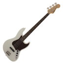 Fender Made in Japan Traditional 60s Jazz Bass RW OWT エレキベースフェンダーの伝統的な楽器製作の美学と日本の洗練されたクラフトマンシップを融合することで導き出されたMade in Japan Traditionalシリーズ。フェンダーの正統なDNAが、確かなMade in Japanクオリティで蘇ります。Made in Japan Traditional Jazz Bassはグロスフィニッシュのバスウッドボディを採用。20本のヴィンテージスタイルフレットを装備した9.5インチラジアスの”U”シェイプメイプルネックがTraditionalシリーズならではのクラシカルな演奏製を提供します。4サドル式ヴィンテージスタイルブリッジ、そしてTraditionalシリーズのために選定されたオリジナルピックアップはリアルで音楽的なヴィンテージトーンを奏でます。堅実なギタークラフトマンシップと、プレイヤーのニーズに柔軟に対応する答えが、本シリーズに反映されています。【Spec】Country Of Origin：JPボディ：Basswoodボディフィニッシュ：Gloss Polyesterボディシェイプ：Jazz Bassネック：Mapleネックフィニッシュ：Gloss Urethaneネックシェイプ：""U"" Shapeスケール：34"" (86.36 cm)フィンガーボード：Rosewoodフィンガーボードラジアス：9.5"" (241 mm)フレットナンバー：20Frets Size：Vintageナット：Boneナット幅：1.5"" (38.1 mm)ポジションインレイ：White Dotブリッジピックアップ：Vintage-Style Single-Coil Jazz Bassミドルピックアップ：Vintage-Style Single-Coil Jazz Bassコントロール：Volume 1. (Middle Pickup), Volume 2. (Bridge Pickup), Master Toneピックアップスイッチ：Noneピックアップコンフィギュレーション：SSブリッジ：4-Saddle Vintage-Styleハードウェアフィニッシュ：Nickel/Chromeチューニングマシーン：Vintage-Styleピックガード：4-Ply Tortoiseshell (鼈甲柄)コントロールノブ：Black Plasticカラー：Olympic White