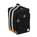 TAMA TCB01BK POWERPAD DESIGNER COLLECTION Cajon Bag カホンバッグ“POWERPAD DESIGNER COLLECTION”にリュックタイプのカホン用バッグが登場。各面には保護能力の高いクッションを採用し、大切な機材を運搬時のダメージから守ります。大きなサイドポケットを備え、楽譜・メトロノーム・ハンドパーカッションなどの小物を収納できます。【主な仕様】・前面には、2つの大きなポケットが付いています。A4ファイルがかなり余裕を持って入る大きさで、楽譜、タブレットはもちろん、ハンドパーカッションなどの小物も収納できます。・長時間の運搬でも肩が痛くならないよう、ショルダー部にはクッションを使用。また、身体に接する面には蒸れにくいメッシュ素材を採用しました。・地面に置いた際にも汚れを防止するゴム脚付。・カホンを保護するため、正面 / 天面 / 側面 / 底面 / 背面に10mm厚のクッションを採用しています。・背面にはリュックのショルダーを収納出来るスペースが付いています。また天面のハンドルは未使用時、側面のボタンで固定できます。サイズ実測内寸サイズ横幅:330mm高さ:500mm奥行き:310mm