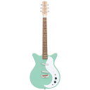 Danelectro Guitar STOCK’59 V.AQUA エレキギターかつてニュージャージー工場で生産されていたデザインの復刻モデルが登場！かつてニュージャージーの工場で生産されていたデザインを復刻させたモデルです。ナチュラルメイプルヘッドストック、ナチュラルネックに変更し、全体的にバイタリティ溢れるイメージに。1-ボリューム、1-トーンに変更し、より扱いやすくロックな仕上がり。かつてのショートホーンを愛する方には懐かしくそして待望のモデル、今の若い方には新鮮で可愛くおしゃれなイメージを持つ、幅広い年代に受け入れられるギターに仕上がりました。Specボディ:メゾナイト(セミ-ホロウ)ネック:メイプル(マットナチュラルフィニッシュ)ピックアップ:2-リップスティックコントロール:1-ボリューム、1-トーンブリッジ:パーフェローフレット数:21スケール:636mmボディフィニッシュ:グロスネックフィニッシュ:マット