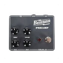 Benson Amps Preamp Pedal プリアンプペダル エフェクター「プリアンプ」の名を冠したドライブペダルPreamp Pedalは「プリアンプ」と言う名前ですが、いわゆる「ドライブペダル」にカテゴライズされるエフェクターです。多くのプレイヤーがそのトーンのすばらしさを愛してやまず、オーナーのChris Bensonが作るチューブアンプは半年以上の予約が必要となるほどの人気です。Chrisがその中でも人気の高いチューブアンプChimera 30Wの回路をベースに開発したペダル、それがPreamp Pedalです。Preamp Pedalは真空管の代わりにFETトランジスターを使用していますが、サウンドのイメージは真空管アンプChimeraそのもの。Preampという名は単純にプリアンプの回路をモデルにしているため冠された名であり、実際はクリーンブーストからクリーミーなオーバードライブ、ファズのような太いディストーションまでの幅広いゲインレンジを持っています。通常のドライブペダルとは異なりダイオード・クリッピングをしていないためダイナミックレンジが広く、ゲインを上げても音像を狭めるようなコンプレッションを感じません。ブティックアンプの手前に接続してONにした時にも、アンプが本来もつダイナミックレンジを充分に活かせます。ギターのボリュームを下げても、レンジを残したままゲインが下がる追従性も特筆すべきものがあります。EQのレンジこそ違えどダイナミックレンジの広さを利用し、ベースを接続してRUSHやYESのようなエッジの立った歪みをアンプで作っていた時代のロックサウンドを求めるのも面白いかもしれません。【トーンコントロール】上質のドライブサウンドを、BassとTrebleの2トーンコントロールが彩ります。ギターのサウンドの美味しいところに引っかかる扱いやすいハイパス／ローパスフィルターですが、掘り下げていくと様々なトーンが作り出せる懐の広さが感じられることでしょう。BASSコントロールはサウンドのキャラクターの肝となっており、Benson AmpsのMonarchや他社アンプでも見られる「アメリカン」と「ブリティッシュ」スイッチを切り替えたような変化が得られます。リッチなハーモニクスとレスポンスは正に「アンプライク」。伸ばしたいところで伸び、止めたいところで止められる。非常にコントロール性の高いトーンで、そのキャラクターはハイゲイン設定でも、クランチトーンでも失われることはありません。＜製品仕様＞・電源： 9VDC／50ma電源アダプター、9V（006P）電池・サイズ： 11.8×9.2×5cm / 356g（電池含む）