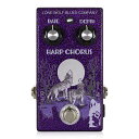 Lone Wolf Blues Company Harp Chorus ブルースハープ専用エフェクターLone Wolf Blues Company Harp Chorusは、ブルースハープ（ハーモニカ）奏者のためのパーフェクトなコーラスです。このペダルはシンプルなコントロールで、豊かで暖かなコーラスサウンドを生み出します。Harp Chorusはデジタルコーラスのため、アナログコーラスの歪みがかかってしまうことがありません。ハープの音色は時に薄くなってしまうことがありますが、コーラスをかけることで響きを厚くすることができます。コーラスとオクターブを組み合わせればオルガンのようなトーンを作ることもできます。バッファードインプットによりハイインピーダンスを保ち、アウトプットもハイインピーダンスのままアンプに直接接続することができます。ギター用のコーラスペダルを使うと、どうしてもハープの帯域の全てをカバーすることができませんが、Harp Chorusならハープの音色を落としてしまうことなく、コーラスエフェクトをかけることができます。・セッティングHarp Chorusのセッティングはとても簡単です。Rateコントロールでエフェクトのスピードを、Depthでエフェクトのかかりの強さを調整します。お好みに合わせて調整することができます。・電源Harp Chorusは9VDCアダプター（別売）で駆動します。アダプターは9VDC、100mAで、2.1mm×5.5mmコネクターのセンターマイナスのものをご使用ください。・特徴1.美しいコーラスエフェクト2.Rateコントロール3.Depthコントロール4.演奏に遅れを作らないファストトラッキング5.トゥルーバイパススイッチ6.9V DCインプット7.ハイインピーダンスバッファードインプット8.バイパスON/OFF LED9.電源逆流保護回路※このペダルはブルースハープ向けに設計されています。・ブルースハープでのエフェクターの使い方マイクからの入力端子は、必ず1/4インチモノラルフォン端子（TS端子）をお使いください。ステレオ端子（TRS端子）やキャノン端子（XLR端子）はお使いいただけません。エフェクターの接続順は、自由に行ってかまいません。ご自分の好みの音が出る接続やセッティングを探してみてください。Lone Wolfのブルースハープ用エフェクターは、ソリッドステートアンプでもチューブアンプでもお使いいただけます。アウトプット端子は1/4インチモノラルフォン端子（TS端子）のアンバランスド出力です。アンプ側は、マイク用の端子ではなく楽器用のインプットインピーダンスが高い入力に接続してください。様々なタイプのマイクでお使いいただけますが、ハイインピーダンスインプットに対応しているため、例えばShure SM58などのローインピーダンスタイプのマイクをご使用になる際はインプットをローからハイへと変換していただく必要がございます。（ギターペダルを接続できるマイクプリアンプ等をご使用ください。）また、エフェクターからPhantom電源の供給はできません。種類：ハープ用ディストーションアダプター：9Vセンターマイナス電池駆動：-コントロール：RATE、DEPTH