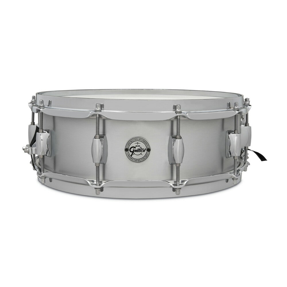 GRETSCH S1-0514-GP Full Range GRAND PRIX Snare スネアドラムスネアドラムは、ドラマーの個性がより反映される特別な楽器です。Full Range Snare Seriesには、長年のドラム作りで培ったノウハウで、グレッチ独自のサウンドを追求した多彩なモデルがラインナップされています。2020 年の新製品としてリリースになったGretsch Grand Prixスネアは、1.2mmアルミニウム合金シェルを採用し、45度のベアリングエッジ、USA Broadkaster、Brooklynと同じ302フープで構成されています。金属スネアらしい明瞭さとアタックを持ちながら、ドライ且つ柔らかな温かみも内包する豊かなサウンドで、ステージでもスタジオでも機能する、よりコントロールされたトーンを備えたスネアドラムです。【Snare Drum: 5” x14”】