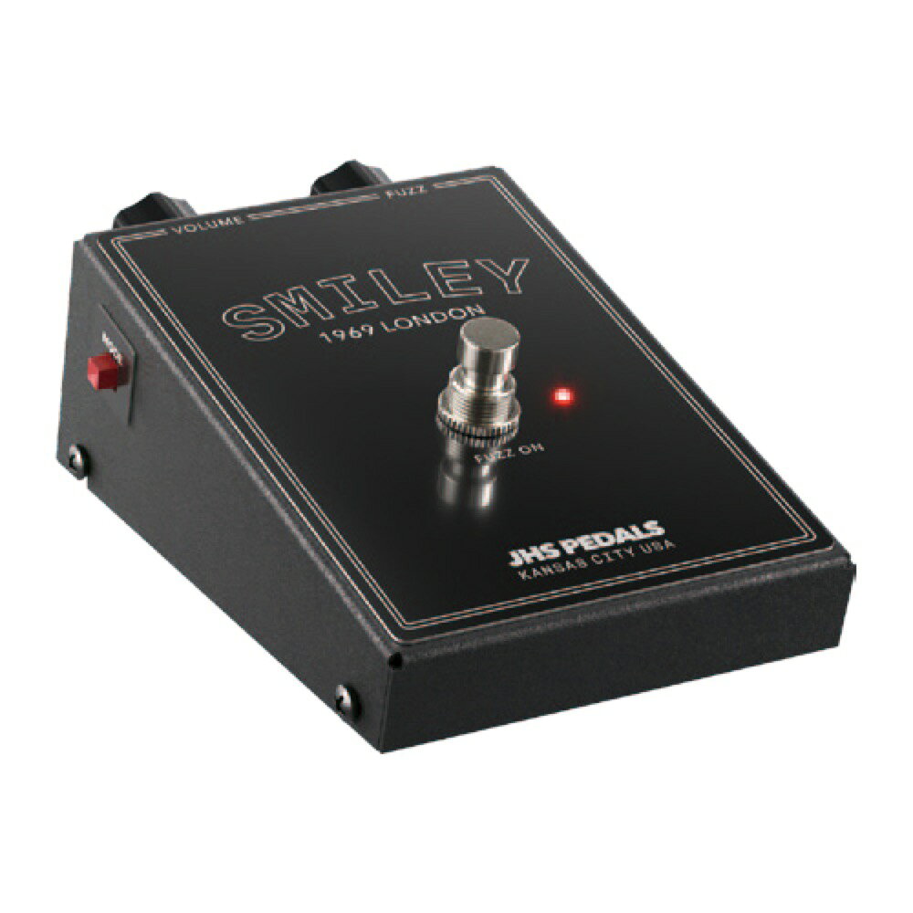JHS Pedals SMILEY ファズ ギターエフェクター FUZZ FACE系1966年、盛り上がりを見せるブリティッシュ・ロックシーンにおいてファズ・エフェクトが必要とされていることを知ったセールスマンIvor Arbiterは、自身の会社であるArbiter Electronicsでロンドンの他のギタープロダクトカンパニーに加わって、この流行のサウンドに対する彼自身の見解を公にしたいと考えたのです。マイクスタンドの円形の土台を見て、同様の丸い筐体にエフェクトを収めてまるで顔(2つのノブが目、フットスイッチが鼻、ブランドラベルが口)のように見せるというアイデアをひらめきました。こうして誕生したのがFuzz Faceです。同年、Jimi Hendrixという名のアメリカのギタリストがロンドンを訪れ、IvorがデザインしたFuzz Faceは彼の愛機となりました。それ以降の話についてはもはや説明する必要はないでしょう。Fuzz Faceは最初期の数年はゲルマニウム・トランジスタを使用して製造されていましたが、1969年にゲルマニウムが完全にシリコンデバイスに取って代わられてからはArbiterもそれに追従してシリコン・トランジスタを使用するようになりました。Jimi Hendrixは、そのサウンドや攻撃的なバイト感のほか、使用環境によって動作が安定しないゲルマニウムよりもシリコンバージョンを好んで使用していました。 JHS Pedals Smileyは、初期のシリコンFuzzFaceの素晴らしいサウンドを忠実に再現したものです。Josh Scottのコレクションの中からいくつかのヴィンテージユニットを選び抜き解析して、この時代のマジックを完璧にキャプチャーすることができました。Smileyはクリアで明瞭であり、ディストーションペダルと焼け付くようなサステインの境界線を越えて、ヴィンテージのArbiterのユニットに求められる強烈なサステイン、伸びやかなローエンドとミッドレンジのバイト感を備えています。良好なFuzz Faceの最も崇拝されている特徴の1つとして、ギター本体のボリュームノブを下げることでクリーンサウンドをアウトプットできる能力が挙げられますが、Smileyももちろんこの特徴を再現しています。【Specifications】・入出力端子：1/4”インプットジャック、1/4”アウトプット・コントロール：VOLUME、FUZZ・スイッチ：MODEスイッチ、バイパススイッチ・電源：DC9V センターマイナス・消費電流値：4mA・寸法：W 9.2mm × D 14.4mm × H 5.1mm・重量：385g