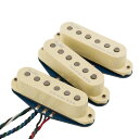 Fender Ultra Noiseless Vintage Stratocaster Pickup Set エレキギター用 ピックアップ※パーツの取り扱いには、相応の技術と知識が必要になります。自己責任にて取り扱い可能な方のみ、ご検討下さい。取り付け時に起った、楽器及びパーツの破損・損傷等につきましては当店は保証出来ません。あらかじめご了承下さい。フェンダーの先進性と革新性を象徴するFender Ultra Noiselessピックアップは、より生き生きとしたサウンドを実現する新しいコイルワインド技術を採用し、スタックSingle-Coilデザインに革新をもたらしました。ポリゾルワイヤーとAlnico 5マグネットのコンビネーションにより60Hzハムノイズをキャンセルしながらクラシカルなベルトーンを提供します。Ultra Noiseless Vintage Strat SSSピックアップはクラシックなStratocasterトーンを提供するために出力が控えめに設定されています。Cover Color: Aged WhiteDC Resistance: Neck/Middle: 7.9 - 8.7k, Bridge: 9.2 - 10.0kInductance: Neck/Middle: 2.1 - 2.5H, Bridge: 2.8 - 3.2HLead Wire: Vinyl-coveredMagnet Type: Alnico 5Magnet Wire: Polysol-coatedPole Pieces: Staggered unbeveledConfiguration: SSS