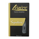 Legere SSG3.75 Signature ソプラノサックスリード [3 3/4]※商品の性質上、商品の返品・交換はお受け出来ませんのでご了承下さい。「質感の安定しないケーンリードに代わる、新素材リードを作れないか」。多くの木管楽器奏者が抱えるリードの悩みを解決するため開発されたレジェールリードは、天然ケーンとほぼ同じ振動特性を持つまったく新しい新素材のリードです。カットの角度、コシの強さ、振動比率、表面仕上げ、気温、湿度に対する安定性等、あらゆる方向から研究され天然ケーンと違和感のない吹奏感を実現しました。【特長】●演奏前の慣らしの必要はなく、へたりにくい：通常のケーンリードは一般的に約2から3週間が寿命といわれていますが、基本的に物理的な衝撃で割れない限りは半永久的に使用できます。●水を吸収しないため、状態が変わらない：通常のケーンリードは水分を含むことにより時間とともに状態が変化します。プレイヤーは急激に水分を含ませないようリードのローテーションに神経を使い、コンデションを整えなければなりません。レジェールは状態が変わらないので、演奏や練習に集中できます。●人体に無害で消毒も可能：レジェールはポロプロピレンにより作られています。この材料はFDA（アメリカ食品医薬品局）より食品用途とさえ認可されており、非常に安全な素材です。●最大のポイントは本番で使える音色：世界2大オーケストラのクラリネット奏者、ベルリンフィルハーモニー/ヴェンツェルフックス氏とウィーンフィルハーモニー/ダニエルオッテンザマー氏が愛用。レジェールは音色が良いからこそプロプレイヤーも使用します。Signatureシリーズ：シグネチャーシリーズは、天然ケーンよりも薄くて硬いため、弾きやすく、色鮮やかな倍音と芯のあるサウンドが特徴です。バランスのとれたサウンドと奏者のプレイに即座に反応するレスポンスの良さで世界中のプロがジャズやクラシックの場面で使用しています。ソプラノサックス用強度：3 3/41枚入