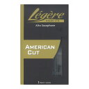 Legere ASA1.50 American Cut アルトサックスリード [1 1/2]※画像はサンプルです。強度など詳しくは、商品説明をご覧下さい。※商品の性質上、商品の返品・交換はお受け出来ませんのでご了承下さい。「質感の安定しないケーンリードに代わる、新素材リードを作れないか」。多くの木管楽器奏者が抱えるリードの悩みを解決するため開発されたレジェールリードは、天然ケーンとほぼ同じ振動特性を持つまったく新しい新素材のリードです。カットの角度、コシの強さ、振動比率、表面仕上げ、気温、湿度に対する安定性等、あらゆる方向から研究され天然ケーンと違和感のない吹奏感を実現しました。【特長】●演奏前の慣らしの必要はなく、へたりにくい：通常のケーンリードは一般的に約2から3週間が寿命といわれていますが、基本的に物理的な衝撃で割れない限りは半永久的に使用できます。●水を吸収しないため、状態が変わらない：通常のケーンリードは水分を含むことにより時間とともに状態が変化します。プレイヤーは急激に水分を含ませないようリードのローテーションに神経を使い、コンデションを整えなければなりません。レジェールは状態が変わらないので、演奏や練習に集中できます。●人体に無害で消毒も可能：レジェールはポロプロピレンにより作られています。この材料はFDA（アメリカ食品医薬品局）より食品用途とさえ認可されており、非常に安全な素材です。●最大のポイントは本番で使える音色：世界2大オーケストラのクラリネット奏者、ベルリンフィルハーモニー/ヴェンツェルフックス氏とウィーンフィルハーモニー/ダニエルオッテンザマー氏が愛用。レジェールは音色が良いからこそプロプレイヤーも使用します。American Cutシリーズ：アメリカンカットシリーズは、レジェールの次世代サックスリードです。最初の音からプレイヤーに適度なエッジを与えながらも、非常に簡単に発音する事ができます。色鮮やかで個性的なサウンドが特徴のリードです。アメリカンカットは、今まで弾いた事のあるリードとは異なります。リードの外側からハートに向かって押し出すように削る事により、剛性は維持しつつもエッジを可能な限り無制限に振動させる事ができます。これにより、ヴァンプの中心に鋭いスパインが生成されリードに独特の外観が与えられます。アメリカンカットの独特のプロファイルは、明確な低音と美しいハイトーンを提供します。何年にもわたる研究、10回以上の設計の繰り返し、数百のテストリードの作成を経て開発されたアメリカンカットは、レジェールがこれまでのシリーズで培ってきた製造技術を進化させて完成させたジャズ向けのリードです。アルトサックス用強度：1 1/21枚入