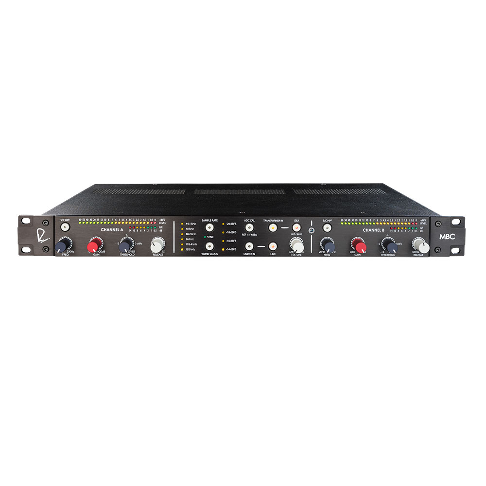 Rupert Neve Designs MBC Master Buss Converter マスターバスコンバーター【デュアルパス A/D コンバーター & リミッター】トラッキング、ミックスの書き出し、マスタリング - いずれの場合でも、MBC Master Buss Converter は、A/Dコンバージョン技術の確かな品質と機能を提供します。MBC のコンバーターは、アナログドライブ回路によって、最高レベルの透明性をもたらすクラスAトランスレス・パスと、色鮮やかなトーンを与える可変 Silk を含むカスタム設計のインターステージ・オーディオ・トランスを備えます。極めて音楽的なリミッターとも相まって、息を呑むほど美しく、立体的なアプローチで、アナログ信号を捉えるためのベストな選択となるでしょう。【お待たせしました！】70年以上にも及ぶ、アナログ回路設計の経験を持つ Rupert Neve 氏は、2018年に Dante 接続対応のマイクプリアンプ RMP-D8 をリリースするまで、自身の名に相応しいコンバーターについて考えたことはありませんでした。RMP は主にマイクプリアンプとして設計されましたが、レコーディングやマスタリング、そしてツアーにおけるトップエンジニアたちにお気に入りのコンバーターとして採用されたことが MBC の開発へとつながり、PCM変換の品質における新たなスタンダードを打ち出すに至りました。デュアルパス・アナログ設計デジタル変換前のアナログチェーンにおける最終リンクとして、コンバーターの駆動回路は、その後の音質を決定する上で極めて重要な役割を果たします。MBC は、音楽ジャンルや希望するサウンドキャラクターに関わらず、リファレンスとなるパフォーマンスを追求して設計されました。ここで鍵となるのが、アナログドライブ回路の品質と適応性です。際立つ個性を与えるべく用意された、定評ある Silk 回路を含むカスタムのインターステージトランスによって、Rupert 氏によるビンテージ感あふれるクラシックなトーンが再現されます。ラインレベル出力用のオーディオトランスとは異なり、この新しいトランスは、コンバーターへの入力に適したレベルで出力トランスの倍音成分特性を得られるようになっています。また、可変 Silk を使うことによって、「Red モードで中高域の倍音を強調する」、「Blue モードで低域の倍音を強調する」など、求める倍音成分量に適した調整が行えます。Silk を切った状態のトランスから生まれる絶妙なトーンから、Silk / Texture を全開にしたビンテージ・モジュールを凌ぐ色付けまで、有効/無効を選択可能なトランス・パスが、ソースを拡張されたパワーで満たします。最大限の透明性と忠実性が必要な場合、トランスレス・パスは驚くほどのディテールと明快さをもたらします。多くのトランスレス回路では、十分と言えないトーンバランスやパンチ不足を感じますが、MBC のクラスA回路は、高域/低域の両方で鮮やかなディテールを、美しい透明感をもって描き出します - トラックを正しく捉えるためのもうひとつのトーンパレットとして、トランスレス・パスは、トランス・パスの重厚かつクラシカルなサウンドを補完するために欠かせないものとなります。いかなるサウンド・キャラクターを求めていても、MBC ではボタンを押すだけでそれを実現することができるのです。【コンパウンド・アクティブ・リリース・アナログ・リミッター】MBC の開発にあたり、既存のプラグイン・リミッターの品質を超え、トラッキング、ライブパフォーマンス、あるいは放送用途に役立つ、トランスペアレントな安全装置として機能するリミッターを設計することは一つの大きな目標でした。リミッターセクションには、そのサウンドをさらに順応させるために効果的な、いくつかのコントロールが備わっています。内蔵の 12 dB / Oct のサイドチェイン・ハイパス・フィルターは 20 〜 250 Hz の範囲でスイープが可能で、高域よりも持続性の高い低域に対するリミッターの反応を最小限に抑えます。“THRESHOLD” コントロールはデジタル信号の最大レベルを設定し、“RELEASE” コントロールでソースに最適な反応となるよう調整します。そしてクラスAのラインアンプ・ステージでは、リミッターをプッシュするために、20 dB のクリーンなゲインを得ることができます。また、必要に応じて “LINK” スイッチを使い、デュアルモノ/ステレオを選択することも可能です。MBC では、リミッターの反応特性の精度と音楽性の両方を向上させるために、「コンパウンド・アクティブ・リリース」のトポロジーが改良されました。その結果、ソースの完全性を損なうことなく、透明性とトラックやミックスのレベルをプッシュする能力の両方を実現しています。【マスタリング品質のコンバージョン】長年に渡る試行錯誤と細心の注意を払って開発された MBC の24ビット / 192 kHz コンバーターは、RMP-D8 の設計をさらに進化させたものです。精密な内部クロックによって、ジッターと位相ノイズを最小限に抑えるこのコンバーターは、ソースが持つ魅力を極めて高い精度で捉えます。【実用的な接続性】MBC は、オーディオインターフェイスやデジタルコンソールと接続するための AES、S/PDIF、TOSLINK 出力を装備。複数の機器への同時出力が行えます。また、ワードクロック出力を介して MBC をセットアップ全体のハイエンド・マスタークロックとして使ったり、ワードクロック入力によって外部マスタークロックに同期させることも可能です。最後に、MBC は、多様な環境へシームレスに統合できるよう、-14 dBFS 〜 -20 dBFS までの4つのリファレンスレベルを選択し、他のコンバーターと正確にマッチングができる仕様となっています。リファレンスレベルのキャリブレーションは、高品質の抵抗とリレーコントロールのステップ式アッテネーションにより、驚異的な精度で実行されます。【超精密なメーター】ペアの22セグメント・メーターは、Rupert Neve Designs 社製品の中でも最高の分解能を持つLEDメーターを採用した新設計を採用。コンバーター段への入力レベルを正確にモニターできます。リミッターのゲインリダクションを確認するための8セグメントのゲインリダクションメーターも用意され、トランジェント・リダクションを高精度で表示します。背面に備わるスイッチを使い、ピークホールド機能のオン/オフや、その時間間隔を1秒あるいは3秒のいずれかから選択することも可能です。【特長】●選択が可能なアナログドライブパス最高峰のクラスAトランスレス設計とカスタムのトランスカップルド設計をボタン1つで選択できます。●Silk / Texture を含むトランスパスコンバーターの前段に備わるカスタムのインターステージトランスを通すことで、重さとパンチを加えることができます。また、Silk / Texture 回路により、この信号パスの倍音成分と飽和量を調整することが可能です。●クラスAのトランスレス・パス入力信号の明瞭さ、透明性を最大限に生かします。●コンパウンド・アクティブ・リリース・アナログ・リミッターアーティファクトを極限まで抑えながらレベルをプッシュし、トラッキングや放送用途のための「安全装置」として機能します。●サイドチェイン・ハイパス・フィルター20 Hz 〜 250 Hz の範囲をスイープ可能な、12 dB/Oct のサイドチェイン・ハイパス・フィルター。リミッティングの反応をタイトにします。●24ビット / 192 kHz 対応のリファレンスコンバージョン最高級のチップがもたらす精密なクロッキングによって、比類なきA/D変換を実現。●多様なデジタル接続に対応AES、S/PDIF、TOSLINK を介し、お持ちのデジタル機器との接続が行えます。●高精度のクロッキング最小レベルのジッターと位相ノイズで最大の精度を実現。MBC をマスタークロックとして動作させたり、外部マスターに同期させることができます。【仕様】XLRライン入力 - AES3デジタル出力（リミッターバイパス時）ソース側の出力インピーダンス = 40 Ω バランスド・入力インピーダンス : 9.9kΩ・コモンモード除去比 @ 1kHz : 105 dB typicalトランスレス・パス・周波数特性（20 Hz 〜 70 kHz）: +/- 0.025 dB typical・THD+N @1 kHz、@ -2 dBFS (10 Hz 〜 22 kHz) : 0.0009% typical・ノイズ（10 Hz 〜 22 kHz）: -108 dBFS typicalトランス・パス・周波数特性（20 Hz 〜 70 kHz）: +/- 0.1 dB typical・THD+N @1 kHz、@ -2 dBFS（10 Hz 〜 22 kHz）: 0.002% typical・ノイズ（10 Hz 〜 22 kHz）: -114 dBFS typicalリミッター部（トランスレス・パス選択時）ソース側の出力インピーダンス = 40 Ω バランスド・周波数特性（20 Hz 〜 70 kHz）: +/- 0.1 dB typical・ノイズ @ メイクアップゲイン 0 dB（10 Hz 〜 22 kHz）: -107 dBFS typical・ノイズ @ メイクアップゲイン +20 dB（10 Hz 〜 22 kHz）: -97 dBFS typicalその他電源 : 100V〜240VAC / 45W外形寸法 : 42 × 483 × 229 mm（H × W × D）※突起物含まず重量 : 4.5 kg※仕様は予告なく変更となる場合があります。