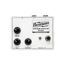 Benson Amps Germanium Fuzz ゲルマニアウムファズ ギターエフェクターGermanium Fuzzは、「熱バイアス・コントロール」を備えたゲルマニウムFuzzです。2N527、2N404の2つのゲルマニウム・トランジスターを使用し、その能力を最大限に発揮できるよう60年代のFuzz回路理論を使用してデザインされています。そこに本機の特徴でもある「熱バイアス・コントロール」機能を搭載しました。● ベストなサウンドを引き出す「熱バイアス・コントロール」機能ゲルマニウム・トランジスターは非常にデリケートで、コンデンサーの温度によってコンデンサー間のバイアスが変わります。本機は、電源をONにするとヒーターがコンデンサーを適温まで優しく自動的に温めます。そのため外気の寒暖に関わらず、ベストなパフォーマンスが得られる訳です。適温になるまで待つ必要があるため、電源を入れてから使用開始できるまで2〜3分かかります。電源投入後、LEDはオレンジに点灯します。これは「温め中」の表示で、hFE（トランジスタのゲイン）を規定値まで高め、正しい電圧になるようバイアスを整えます。適温になるとヒーターがOFFになり、LEDがグリーンに変わり準備完了です。動作中にLEDがオレンジとグリーンを行き来する事がありますが、故障ではありません。回路が常に適温になるよう、必要に応じてヒーターを動作させます。本機は〜約37.8℃を目安に正常動作するようデザインされています。テストの結果、直射日光の下では白い筐体の方が黒い筐体と比べて内部温度が約7℃低いことから、白を筐体のカラーに選んだと言うほど、温度に関して拘りました。● IMPEDANCEコントロールとクラスAバッファーIMPEDANCEのツマミが、入力インピーダンスをコントロールします。低い設定値では、高いゲイン設定でもギター本体のボリュームを下げた時のようなタイトなサウンドが得られます。しかし、本来は低いインピーダンス設定だと、手前にバッファーや他のエフェクターが接続した時、サウンドに悪影響を与えてしまいます。そこで我々はクラスAバッファーを入力部にプラスしました。このバッファーはJack Orman（世界で初めてコンパクト・エフェクターを作ったギタリスト）のような、オーディオ用トランジスターをインダクション・コイル、抵抗、コンデンサーをして使用した、パッシブ・ピックアップ・シミュレーター回路を採用しています。このバッファーが他のエフェクターとの接続で発生する問題を解消し、手前にブースターを接続するなど今まで不可能とされていた接続を可能にしました。● GAINのレンジ本機では、クリーン・ブースト、オーバードライブ、そして豊富なオクターブ倍音のアグレッシブなファズまで幅広いサウンドを作り出す事ができます。GAINとIMPEDANCEの組み合わせにより、そのサウンドバリエーションは無限です。とくにユニークなIMPEDANCEのコントロールが、「ゲインを上げないとファズらしさが感じられない…」と言う悩みを解消してくれます。● 電源に関する注意・BOSSのPSA-100に代表される、9V DC（センター・マイナス）電源を使用してください。BR＞9V以外の電源を接続すると破損の恐れがありますので、絶対に接続しないでください。・消費カレント（電流）は、ヒーター駆動時でも100mA以下ですが、供給が100mAを著しく下回る電源アダプターは使用しないでください。　ヒーターのスレッショルドが誤作動を起こし、LEDが暴走したり、発振音が鳴る場合があります。・電池での駆動には対応していません。● 内部トリムに関する注意内部（基盤上）にあるトリムは絶対に触らないでください。出荷時にマーキングされた値以外で使用した場合、保証の対象外となります。