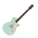 GRETSCH G2215-P90 Streamliner Junior Jet Club Mint Metallic エレキギターG2215-P90 Streamliner Junior Jet Clubは、スタイリッシュな主力モデルで、戦う準備が万端です。このStreamlinerは、Broad'Tron BT-2SリアPUとP90 Soap BarフロントPUを搭載し、マスタートーンコントロール、マスターボリュームコントロール、3ウェイPUスイッチを調整することで、タイトな低音域と伸びやかな中音域を実現します。バインディングが施されたナトーボディを採用し、フィニッシュに見事なミントメタリック、サハラメタリック、シングルバレルステインの3色をラインナップ。ラジアス12インチ(304.8ミリ)のローレル指板、エレガントなパーロイドNeo-Classicサムネイル・インレイ、22個のミディアム・ジャンボフレットを備えた、マホガニー・ステインネックを使用しています。G2215-P90は、アンカー付きのコンペンセイテッド・ラップアラウンド・ブリッジ、ゴールドのエレクトロスタイル・コントロールノブ、クリームピックガード、ニッケルメッキ加工のハードウェアを採用しています。【スペック】・カラー：Mint Metallic・原産国：ID・オリエンテーション：Right-Hand・シリーズ：Streamliner・Fingerboard Material：Laurel・フィンガーボードラジアス：12" (305 mm)・ネック：Nato・ネックフィニッシュ：Gloss・ネック：Nato・ネックシェイプ：Thin "U"・フレット数：22・ナットの素材：Synthetic Bone・ナット幅：1.6875" (42.86 mm)・ポジションインレイ：Pearloid Neo-Classic Thumbnail・サイドドット：・ナット：Synthetic Bone・ボディ：Nato・ボディバック：Nato・ボディバインディング：Aged White・ボディフィニッシュ：Gloss・ボディ素材：Nato・ボディシェイプ：Jet・Body Style：Gretsch Solid Body Guitars・ボディトップ：Nato・ウェイスト：8.625" (219.08 mm)・ブリッジ：Anchored Compensated Wrap-Around・ブリッジカバー/テイルピース：Wrap-Around・Bridge Mounting：Anchored・コントロールノブ：Gold Electro-Style・ハードウェアフィニッシュ：Nickel・ピックガード：Cream Plexi with Gold Gretsch Logo・Strap Buttons：Standard・ストリング：Nickel Plated Steel (.010-.046 Gauges)・チューニングマシーン：Die-Cast・ブリッジピックアップ：Broad'Tron BT-2S・コントロール：Master Volume, Master Tone・ネックピックアップ：P90 Soap Bar・ピックアップコンフィギュレーション：Broad'Tron / P90・Switching：3-Position Toggle: Position 1. Bridge Pickup, Position 2. Bridge and Neck Pickups, Position 3. Neck Pickup・ソフトケース付き