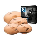 ZILDJIAN S Family PERFORMER CYMBAL SET シンバルセットジルジャンが満を持して放つ"S"シリーズのパフォーマーシンバルセットです。【セット内容】■14" S マスターサウンド ハイハット ペア■16" S ミディアム シン クラッシュ ×1枚■18" S ミディアム シン クラッシュ ×1枚■20" S ミディアム ライド ×1枚【特長】●14" S マスターサウンド ハイハット ペアA Zildjian / Aカスタムでお馴染みの、ボトムエッジを波状にハンマリングしたモデル。生き生きとした抜けの良いサウンドと、クリアで明るいチック音が特長。・サイズ：14" 36cm・ウエイト(トップ)：Medium・ウエイト(ボトム)：Medium●16" S ミディアム シン クラッシュSシリーズの中で最も汎用性の高いクラッシュ。軽いタッチからフルショットまであらゆる奏法に対応。ハイエンドの力強さと豊かなサスティーンも特長。・サイズ：16" 40cm・ウエイト：Medium Thin●18" S ミディアム シン クラッシュSシリーズの中で最も汎用性の高いクラッシュ。軽いタッチからフルショットまであらゆる奏法に対応。ハイエンドの力強さと豊かなサスティーンも特長。・サイズ：18" 45cm・ウエイト：Medium Thin●20" S ミディアム ライドクリアな中域が持ち味の万能ライドシンバル。心地良いスティックレスポンスと、くっきりしたベルサウンドも特長。・サイズ：20" 51cm・ウエイト：MediumSC:NAZLS390