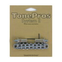 TonePros TP7-C 7 String Metric Tuneomatic Large Posts クローム ギター用ブリッジ※サイズ間違いなどがございませんように、サイズを測ってからのご注文をお願い致します。※ギターパーツの取り扱いには、相応の技術と知識が必要になります。自己責任にて取り扱い可能な方のみ、ご検討下さい。取り付け時に起った、楽器及びパーツの破損・損傷等につきましては当店は保証出来ません。あらかじめご了承下さい。※取り付け作業後の商品につきましては、いかなる理由でも返品は受付出来ません。TP7は、7弦ギター用のナッシュビル・ラージ・ポスト・タイプのTOM(Tune-O-matic)ブリッジです。多くの日本製、アジア製のギターにある仕様です。サドルは溝加工付き仕様になっています。弦高、イントネーション調整後、ブリッジ本体とスタッドをイモネジで固定する独自の特許取得済み「SystemII」構造により、ブリッジのがたつきがなくなり弦の振動をしっかりボディーに伝え、イントネーション、サスティンが向上します。またブリッジが固定されている事で、弦交換の際ブリッジが外れる事がなく弦交換前のイントネーション、弦高が保たれます。【注意点】図面を参照し、サイズを確認して下さい。ToneProsをギター本体へ加工無しで取り付けができない場合は、楽器店、リペアショップ等にご相談して頂くようお願い致します。無理に交換・取り付けをすることによって、ギターに損傷・故障、また思わぬ怪我をする場合があります。そのような場合、TonePros商品の不具合以外は保証できかねますのでご了承ください。【Specs】Radius: 約355.6mm / 14” ※1弦ー6弦のサドルのRSaddle material: Zamak ※亜鉛に，約4％のアルミニウムと，少量の銅，微量のマグネシウムを添加した亜鉛合金Wrench: 1.5mmC：クローム