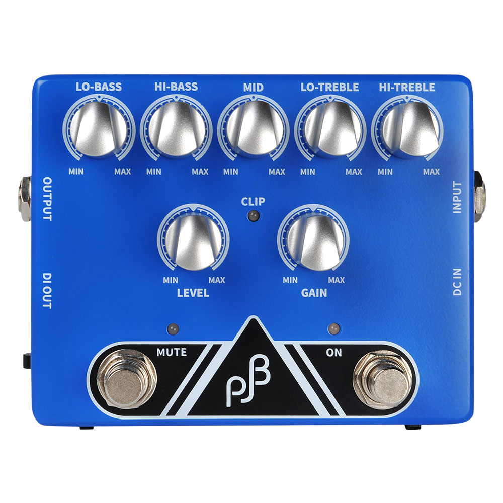 PHIL JONES BASS PE-5 Bass Pedal ベース用 プリアンプPHIL JONES BASSから初となるベース用ペダルが登場！PJBの特徴でもあるピュアサウンドを基本とし、アップライトからエレクトリックまで幅広いベースに対応したプロ仕様のプリアンプペダルです。【高感度入力でピエゾPUにも対応】PE-5はエレクトリックベース、アップライトベース両方の使用を想定した、PJB初のベース用プリアンプ。高い感度設定により、アップライト用のパッシブピエゾPUでも余裕で受け、十分に増幅することができます。【5バンドEQ、DIアウト装備】PJBの定評ある5バンドEQにより素早くサウンド・メイキングが可能。通常のアウトプットに加え、DIアウトも装備、グランドリフトやプリポストスイッチも備え、現場の状況に合わせた、柔軟な出力が選べます。【リチウムバッテリー内蔵】ユニークな特徴として、リチウムバッテリーを内蔵しており、DCもしくはUSB-Cで充電すれば、外部電源無しでも最大8時間まで駆動することができます。【仕様】入力インピーダンス：PZ=4.7MΩ , MG=2MΩ最大入力レベル：4V (peak to peak)ゲイン幅：-6dB to +6dBEQ：LO-BASS(50Hz)+/-12dB, HI-BASS(160Hz), +/-15dB,MID(630Hz), +/-15dB、LO-TREBLE(2.5KHz), +/-15dB、HI-BASS(12kHz), +/-15dB入力端子：楽器入力(1/4"フォン), Aux入力（3.5mmミニステレオ）コントロール：GAIN, LEVELスイッチ：バイパス フット・スイッチ, ミュートフットスイッチ, ON/OFFスイッチ, PRE/POSTスイッチ出力端子：1/4"アウト（アンバランス）, DIアウト（バランス）電源端子：DC9V（1A, センターマイナス仕様）内蔵バッテリー：リチウム2200mAh/3.7V（連続使用で約8時間）USB-C端子かDCジャックから約2時間でフル充電（過充電防止回路内蔵）サイズ：120(W) x 95(D) x 37(H)mm重量：450g※電源アダプターは付属致しません。ご使用には9V、1000mA対応の電源アダプターが必要となります。