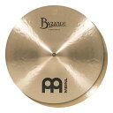 MEINL B14MH Hihats Byzance Traditional series 14" ハイハットシンバル ペアハイハットトップとボトムのセットです。【Byzance Traditional シリーズ】両面全体をレイジング(音溝)加工しています。そのサウンドは温かみがあり、なめらかでリッチ。スタジオスタンダードともいえる不動の定番シリーズがこのトラディショナルです。アイテムによって、Thin、Medium Thin、Medium、Heavyの設定が有り、ウエイトのバリエーションが最も多く選択の範囲が広いのも特徴です。BYZANCE全体での比較では、他のシリーズよりウエイトがしっかりと有り、ターキッシュシンバルならではの深みあるダークな倍音とともに、綺麗なトーンとサステインが広がります。14”ハイハットは粒立ち、トーン、音量ともに絶妙なバランスでデザインされており、レコーディング、ライブ、スタジオ等、最も多く使用されているハイハットです。特徴・B20ブロンズ合金製・ハンドハンマー加工による優れたサウンド・伝統的かつ個性的音楽ジャンルオルタネイティブ | カントリー | ハードロックヘヴィメタル | ポップス | パンク | R&Bロック | スタジオ音楽サイズ 14インチ