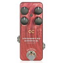 One Control Strawberry Red Overdrive RC オーバードライブ ギターエフェクターワンコントロール / ストロベリーレッドオーバードライブレッドカレントOne Control STRAWBERRY RED OVERDRIVE RCは、人気の定番オーバードライブ、STRAWBERRY RED OVERDRIVE 4Kを発展させ、よりモダンでクリアなトーンを生み出すことのできるBJFによるモディファイバージョンです。STRAWBERRY RED OVERDRIVE 4Kは、あらゆるジャンルのあらゆるギタリストが求めるオーバードライブを目指して開発し、上質のギターアンプが上質のギターアンプであるために必要な音色特性を備えたオーバードライブとして多くのギタリストから絶賛されています。STRAWBERRY RED OVERDRIVE RCでは、このまさに上質なギターアンプのような特性を継承しながら、レスポールモデルを代表とするヘヴィなトーンが得意なハムバッカーを搭載したギターに向けて調整されています。よりブライトなトーンを得意とし、クリアで高い解像度へと調整されています。この特性により、ご使用のギタータイプ、そしてペダルの設定によってはバイパス時よりもクリーンなトーンを作ることもできます。また、アダプター駆動の場合は9V〜18Vまでの駆動に対応。高い電圧で駆動させると、さらに広いダイナミックレンジと立体的な音色をお楽しみいただけます。●コントロールVOLUME：音量を調整します。DRIVE：歪みの強さを調整します。TREBLE：主に音色の高域成分を調整します。LOW：ローエンドのブースト・カットを調整します。●スペックインプットインピーダンス : 390Kアウトプットインピーダンス : 50K駆動電圧 : 9V〜18V消費電流 : 10.7mAS/N比 : -90dBサイズ：39Wx100Dx31H mm(突起含まず) 47Wx100Dx48H mm（突起含む)重量：およそ160グラム(電池挿入時200グラム)※ON時にDRIVEを動かすとカサカサとノイズが出ることがありますが、回路上の仕様によるものです。SROD RCは主にレスポールで調整を行っているが、SROD RCをフラットなミッド設定にしてMOOD（Marigold Orange Over Drive）を組み合わせると、ストラトキャスターを歌わせるトーンにもなる。是非いろいろなセッティングを試してみてほしい。───Bjorn Juhl種類 : オーバードライブ（ギター用）アダプター : 9-18Vセンターマイナス電池駆動 : 9V電池コントロール : VOLUME、DRIVE、TREBLE、LOW