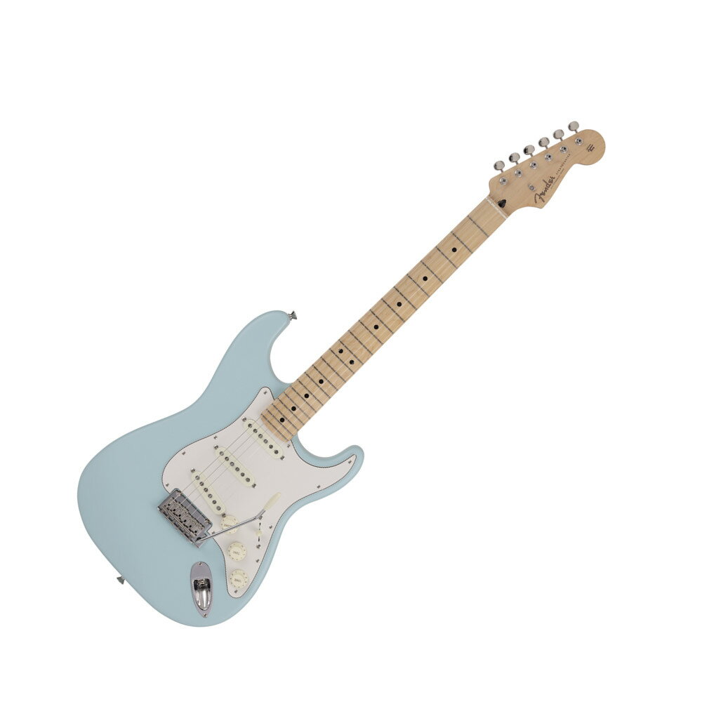 Fender Made in Japan Junior Collection Stratocaster MN SATIN DNB エレキギターMade in Japan Junior Collection Stratocasterは従来のFenderのルックスを纏いながら24インチスケール指板を採用した、これから楽器を始めるエントリープレイヤーや若年層への新しい選択肢の一つとなるギターです。24インチスケール指板がコードを押さえやすさと押弦時の指への負担を軽減し、約94%にスケールダウンしたコンパクトなボディと新しいボディキャビティ設計により軽量化を実現することで、より高い演奏性を提供します。搭載している新設計のJunior Collection Modified Single Coil Stratocasterピックアップは、ブライトなフェンダーのStratocasterトーンが得られます。ヴィンテージタイプのチューナーとヴィンテージスタイルサドル付きの2点支持トレモロブリッジにより、チューニングの安定性を確保しています。【スペック】・カラー：Satin Daphne Blue・原産国：JP・オリエンテーション：Right-Hand・シリーズ：Made in Japan Junior Collection・Fingerboard Material：Maple・フィンガーボードラジアス：9.5" (241 mm)・ネックフィニッシュ：Satin Urethane・ネック：Maple・ネックシェイプ：Modern "C"・フレット数：22・ナットの素材：Bone・ナット幅：1.650" (42 mm)・ポジションインレイ：Black Dot・ナット：Bone・ボディ：Basswood・ボディフィニッシュ：Satin Polyester・ボディ素材：Basswood・ボディシェイプ：Stratocaster・ブリッジ：2-Point Synchronized Tremolo with Vintage-Style Stamped Steel Saddles・コントロールノブ：Vintage White Plastic・ハードウェアフィニッシュ：Nickel/Chrome・Neck Plate：4-Bolt・ピックガード：3-Ply Eggshell・ストリング：Nickel Plated Steel (.009-.042 Gauges)・Switch Tip：Vintage White・チューニングマシーン：Vintage-Style・ブリッジピックアップ：Junior Collection Modified Single Coil Stratocaster・コントロール：Master Volume, Tone 1. (Neck Pickup), Tone 2. (Middle Pickup)・ミドルピックアップ：Junior Collection Modified Single Coil Stratocaster・ネックピックアップ：Junior Collection Modified Single Coil Stratocaster・ピックアップコンフィギュレーション：SSS・Switching：5-Position Blade: Position 1. Bridge Pickup, Position 2. Bridge and Middle Pickup, Position 3. Middle Pickup, Position 4. Middle and Neck Pickup, Position 5. Neck Pickup・フレットサイズ：Narrow Tall・スケール：24" (610 mm)・ケース：Gig Bag