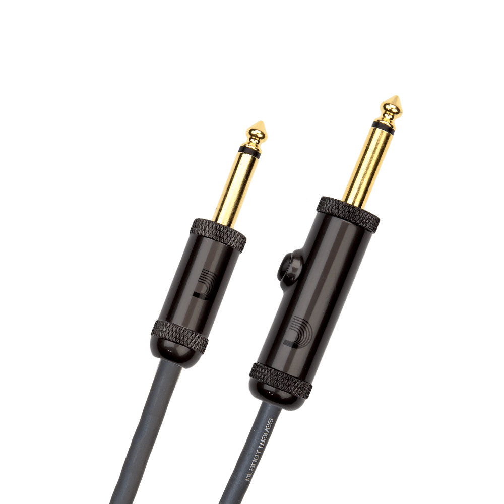 Planet Waves by D'Addario PW-AG-15 4.57m SS 楽器用シールドケーブル【Circuit Breaker Instrument Cable (Momentary Switch)】Circuit Breaker Cable は、ポップ音やスクイール音等のノイズから楽器を守るために開発されたケーブルです。ギターにプラグがささった状態でミュートボタンを押したままにすると、ステージ上でのクリックノイズやハウリングをシャットアウトすることができます。ミュートボタンを押したまま、ギターからケーブルを抜き、別のギターへケーブルを差し替えた後、ミュートボタンを離すと再び信号が伝達されるようになります。・モメンタリースイッチ搭載により、アンプへの信号をスイッチを押している間、Offにすることが可能。・抜き差しの際に発生する不快なノイズをカット。・ソルダーレス・ケーブルを採用・金メッキプラグを採用長さ：15ft (約4.57m)プラグ：SS (ストレート - ストレート)