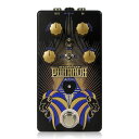 Black Arts Toneworks Son of Pharaoh ギターエフェクター ファズ自分のギターとアンプを愛するミュージシャンのために。Pharaohは、クラシックファズをルーツとし、いくつかの改変を加えて制作されたファズペダルです。ファラオの息子は家長に忠実です。Son of Pharaohは、スタンダードなPharaohのサウンドをコンパクトな筐体で実現します。クリーンブーストに近い音色から、トレブルブースト、ハイゲインファズなど、幅広いセッティングに対応し、そのどれもがクリアでナチュラル、強く太い音色を作り出します。ギターサウンドをハイジャックすることなく、アンプのトーンを破壊することもありません。Son of PharaohはTONEとHIGH、2つのトーンコントロールを搭載しています。トーン回路は、ボリュームのロスを最小限に抑え、ナチュラルな音色を実現します。例えばTONEを絞り、ローを強調した場合にもHIGHノブによりトップエンドをしっかりと出力できます。Pharaohは、ミッドレンジがとても強く、そして全体的にフラットなレスポンスという特性があります。そのため、ギターとアンプの持つ音色に余計な色づけを行いません。ギターサウンドに極端なブーストやカットを加えないため、ファズをかけた状態でもギターアンプでトーンの調整が可能です。Fuzzノブで、ゲインの調整ができます。また、まさにチューブアンプのように、ペダル上部のHi/Loのインプットスイッチでも、ゲインを可変することが可能です。Loモードでは高いヘッドルームと低めのゲインのファズサウンドが、Hiモードではヘッドルームは小さくなり、ゲインが高くなります。さらに、ダイオードセレクタースイッチで、クリッピングダイオードをシリコンダイオードとゲルマニウムダイオードから選択できます。ゲルマニウムダイオードクリッピングは非対称クリッピングです。スイッチをGE側に倒せばゲルマニウムダイオードクリッピングとなり、ゲインが高く、音量とヘッドルームが小さく、暖かなトーンとなります。SI側に倒せば、迫力のある歪みが得られます。スイッチを中央にすると大音量かつ高いヘッドルームを得られ、ゲインは低くなります。この2つのスイッチを駆使することで、Pharaohをクリーンブーストからローゲインオーバードライブ（ギター側のヴォリュームノブで可変できます）、さらにフルゲインファズサウンドまでを実現します。Son of Pharaohは低い周波数帯にも対応できるように設計されているため、ギターだけでなくベースでもローエンドを削ることなくお使いいただけます。クリッピングを切り替えれば、ナチュラルサウンドから強く歪んだベーストーンまで思いのままです。Son of PharaohはスタンダードなセンターマイナスDC9Vアダプターで駆動します。電池はご使用になれません。種類：ファズアダプター：センターマイナスDC9V電池駆動：- コントロール：TONE、HIGH、FUZZ、VOLUME、HI/LO、GE/SI